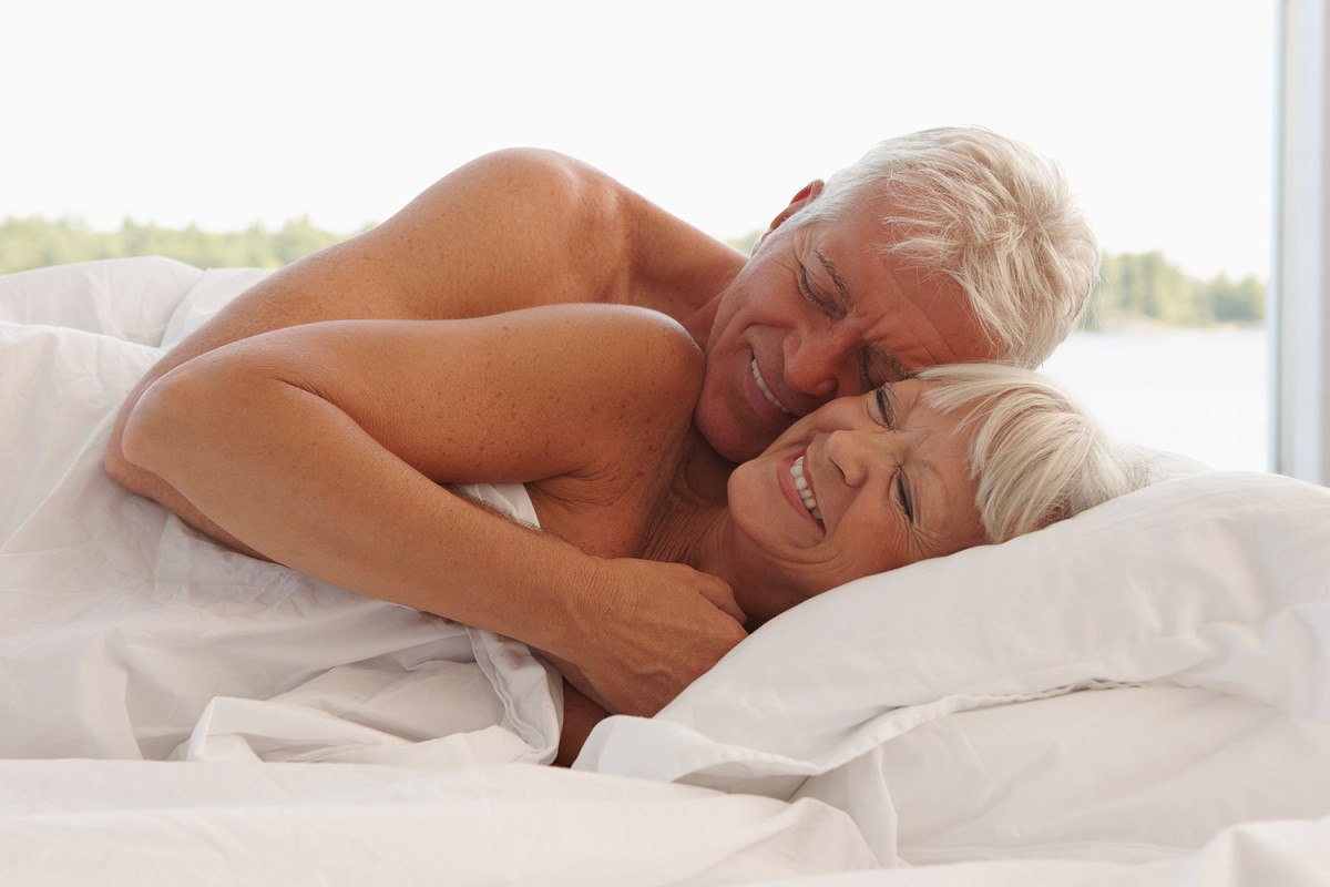 Зрелые сисястые бабы тоже любят заниматься сексом