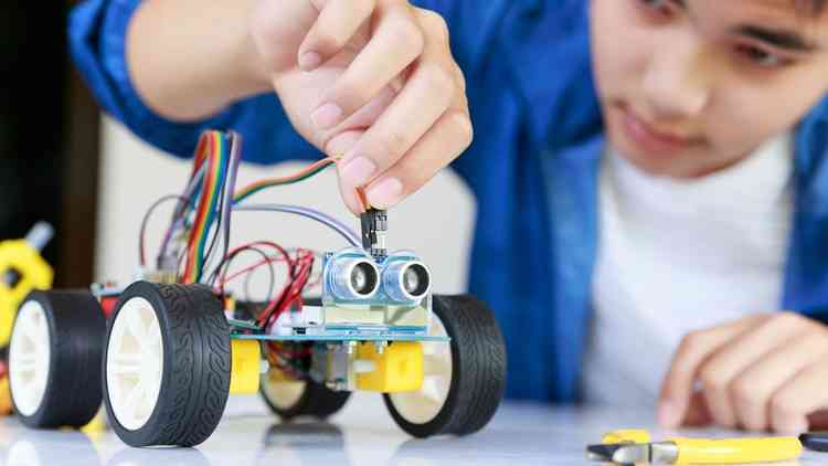 Arduino UNO Based Obstacle Avoiding Robot Car & RC-Control udemy coupon