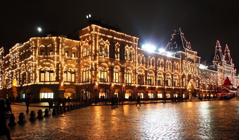 Освещение москва. Ночная Москва ГУМ. Москва улица ГУМ ночная иллюминация. ГУМ В Москве подсветка. ГУМ ночью Москва.