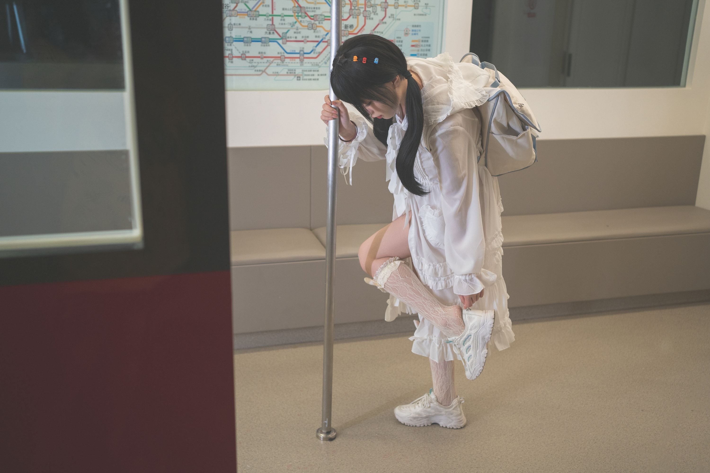 爆机少女喵小吉 深夜地铁 28