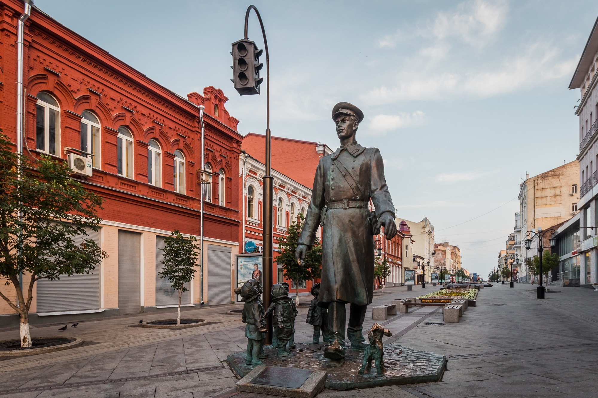 Стоящая в самаре. Дядя Степа Самара. Памятник дядя Степа в Самаре. Самара памятник дяде степе. Ленинградская улица в Самаре дядя Степа.