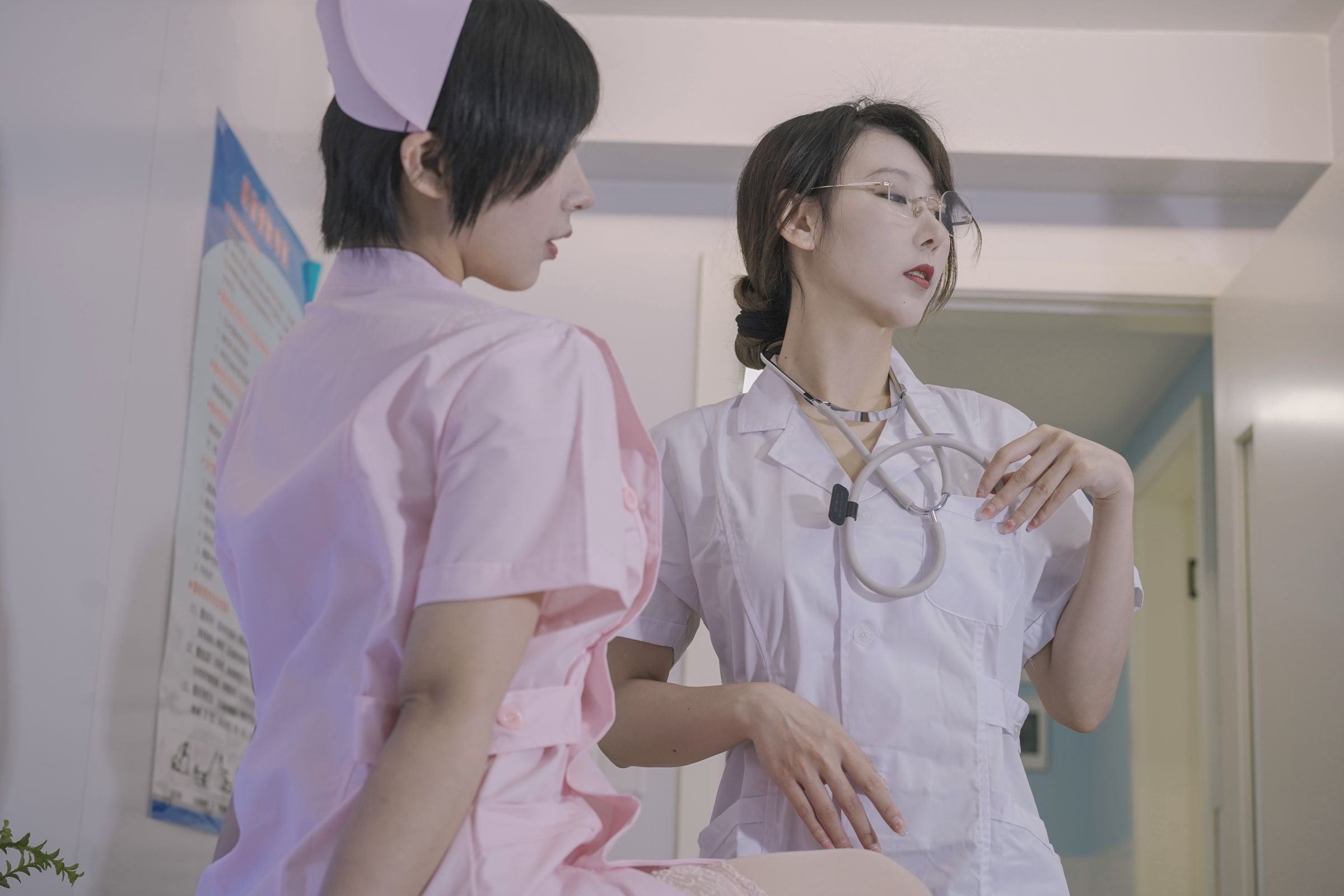 云溪&奶桃桃- 医生姐姐与护士姐姐 [80P490M] 16