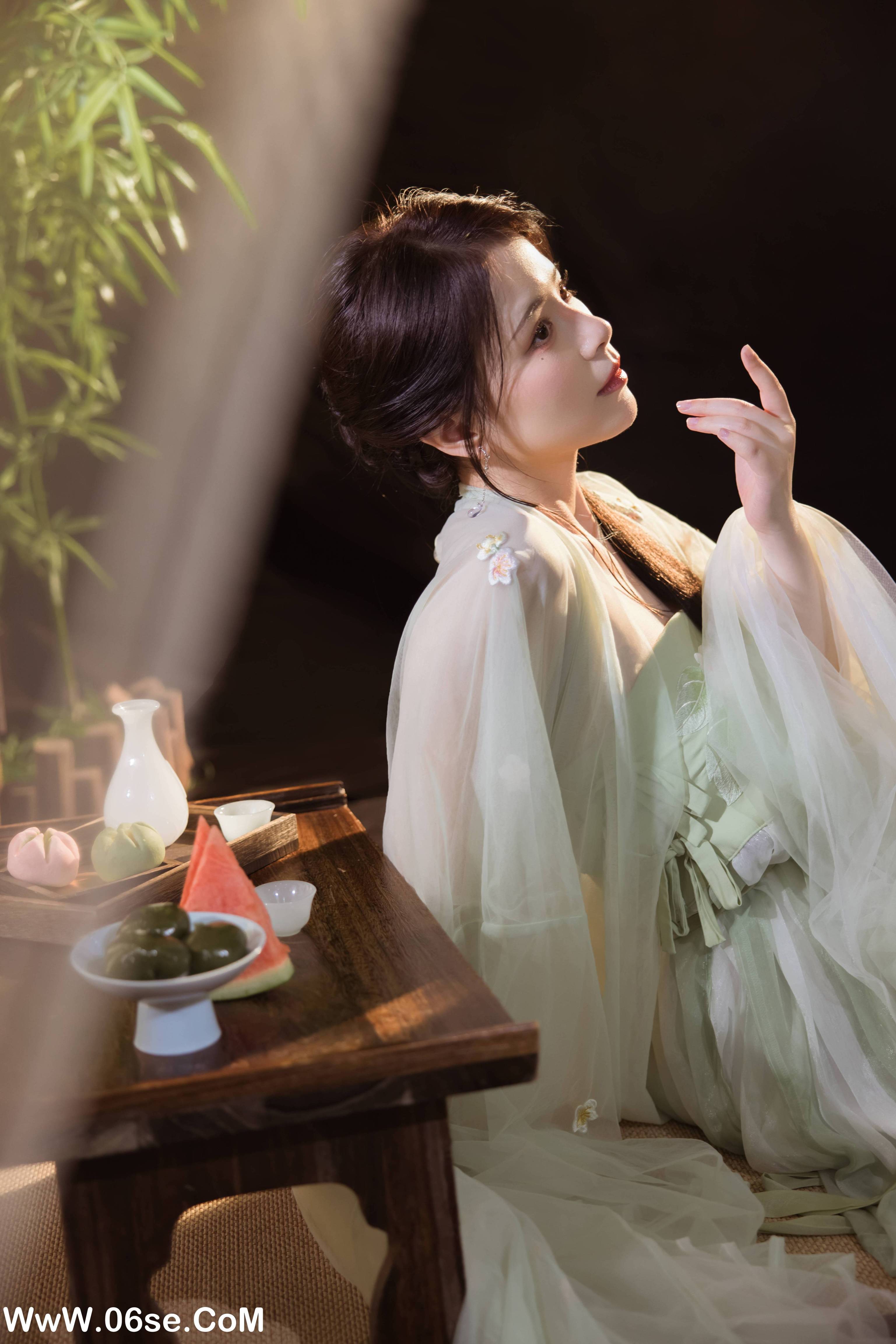 图片[16]-[YITUYU艺图语]2022.08.05 夏日庭院 公子不坏__[21+1P／310MB]-六色网