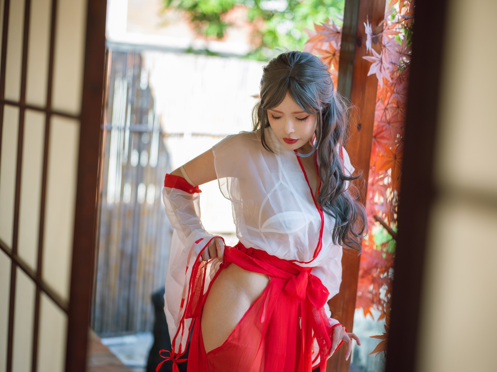 Cosplay 夏小秋秋秋 汤池巫女 15