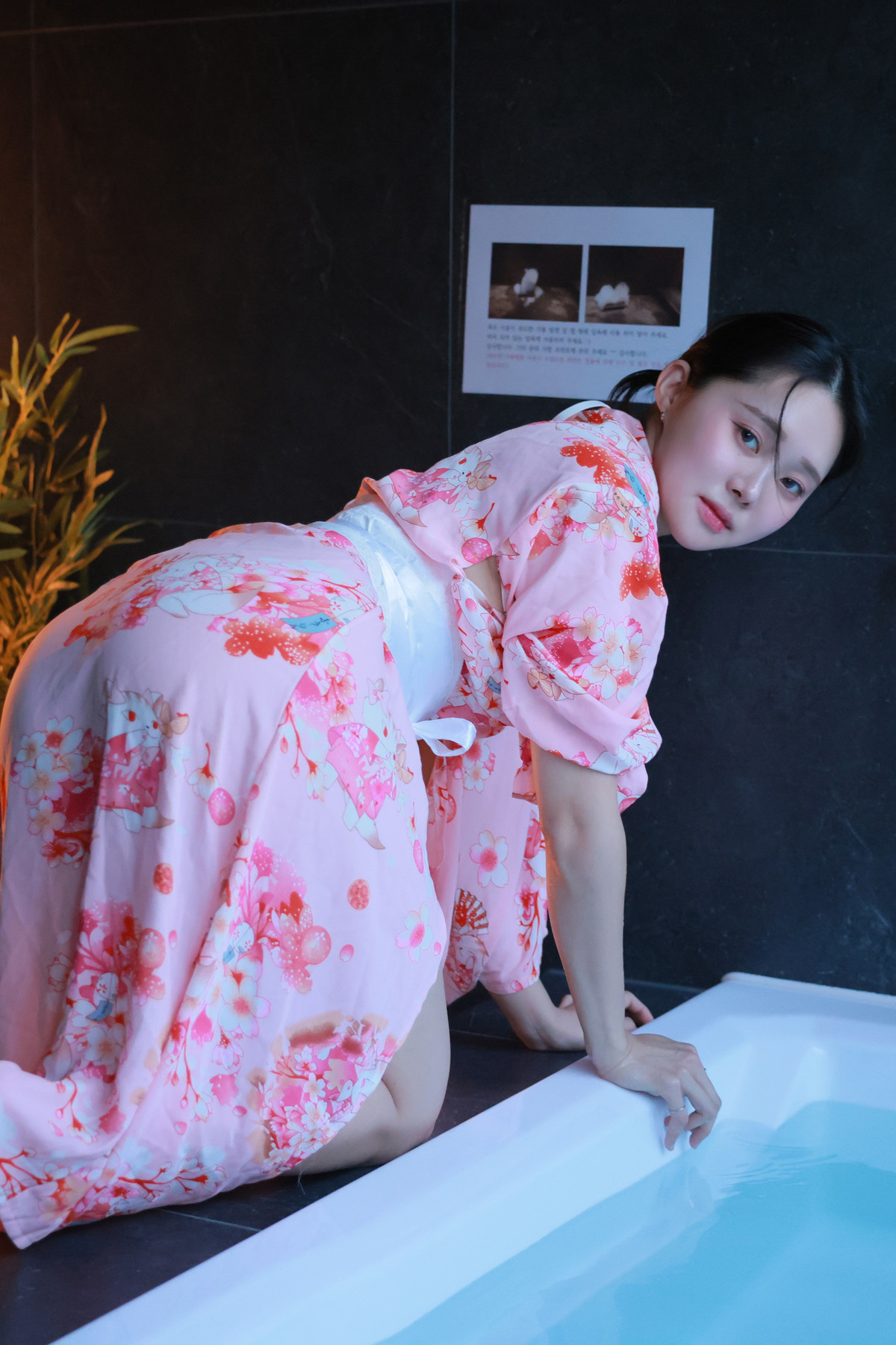 Inah 이나, SWEETBOX Vol.40 Photobook Set.01 23