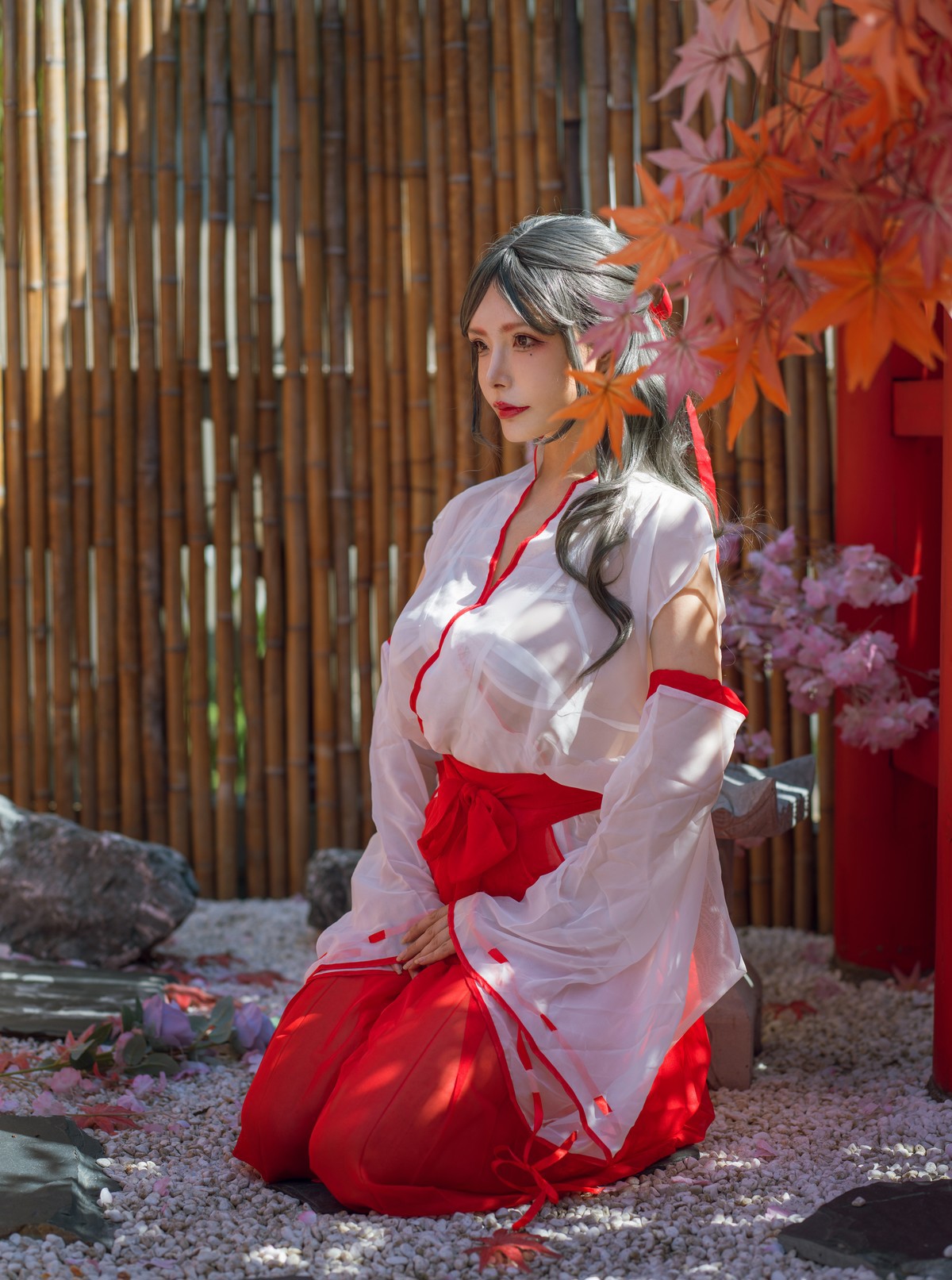 Cosplay 夏小秋秋秋 汤池巫女 4