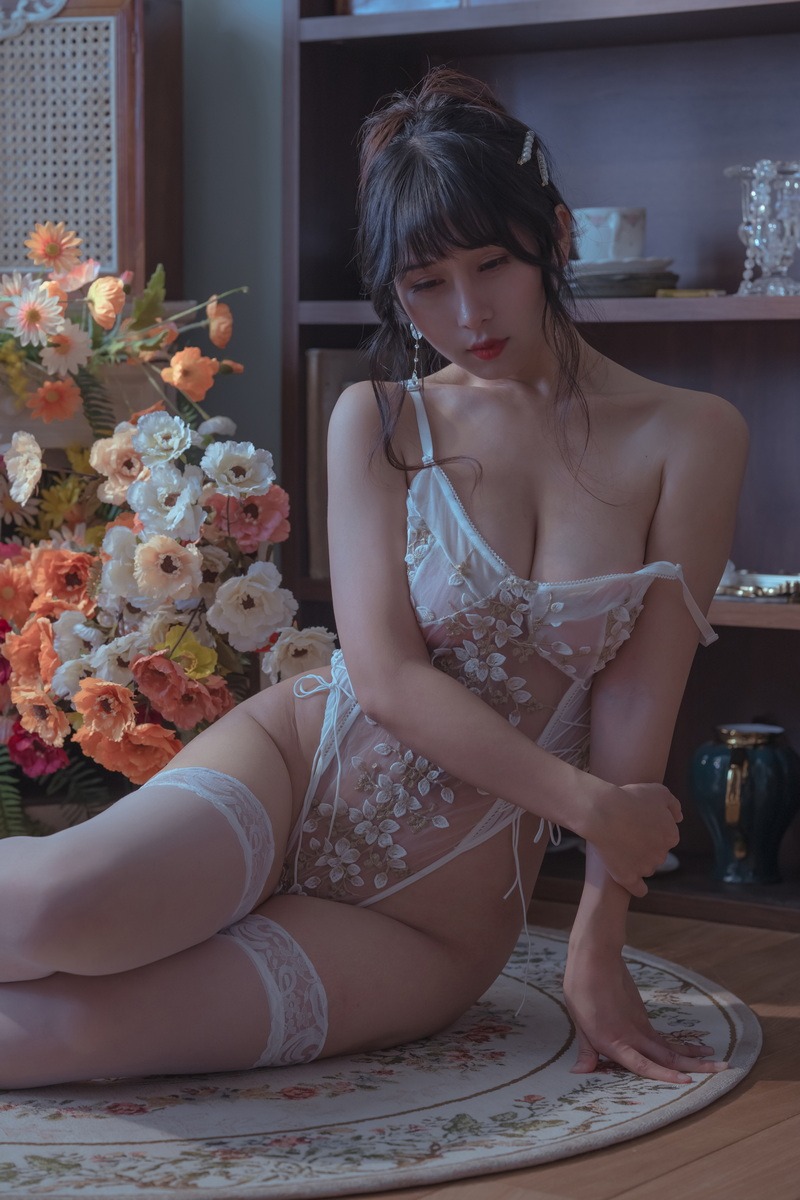 [Cos]云溪溪 - 人妻 [40P] 31
