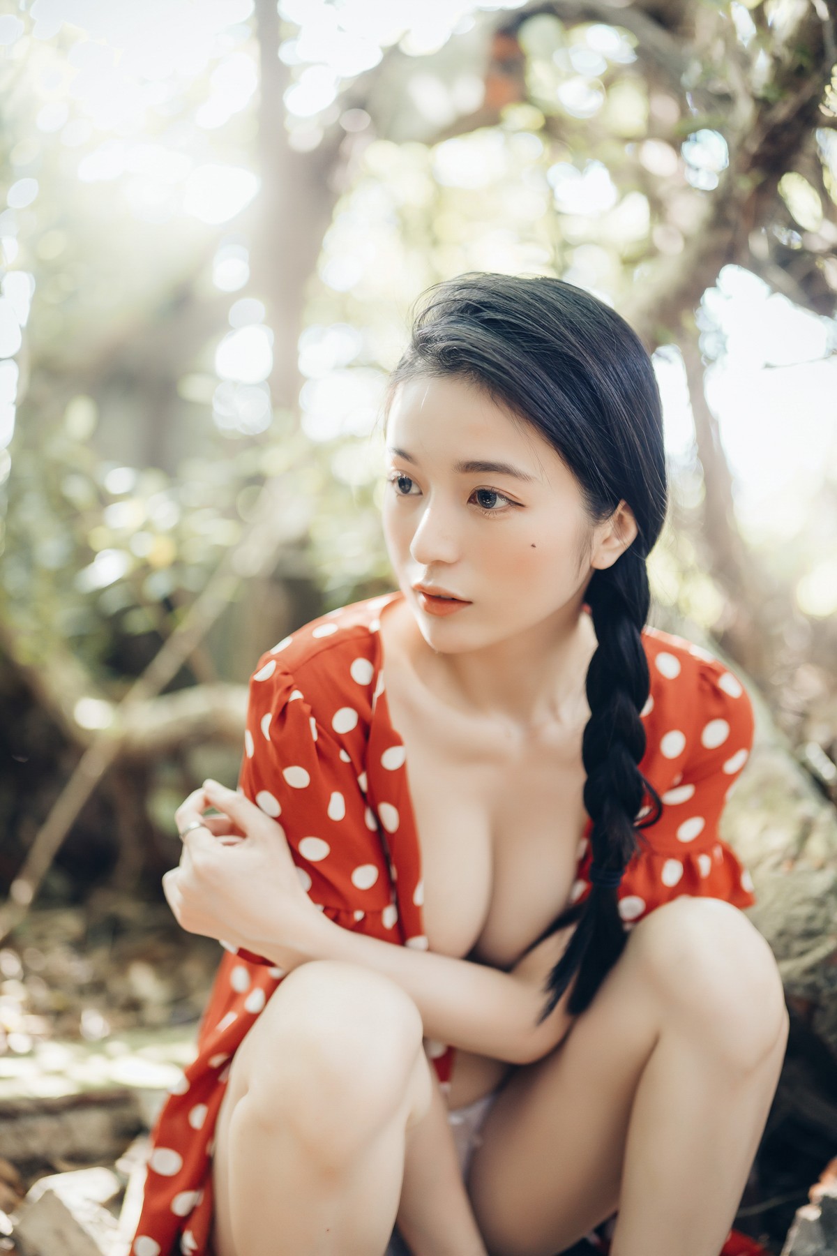 巨乳仙仙辰 野外露出初體驗❤️ 紅衣+透明內褲 裸上身吊帶褲 透明白色罩衫 Vol.01 44