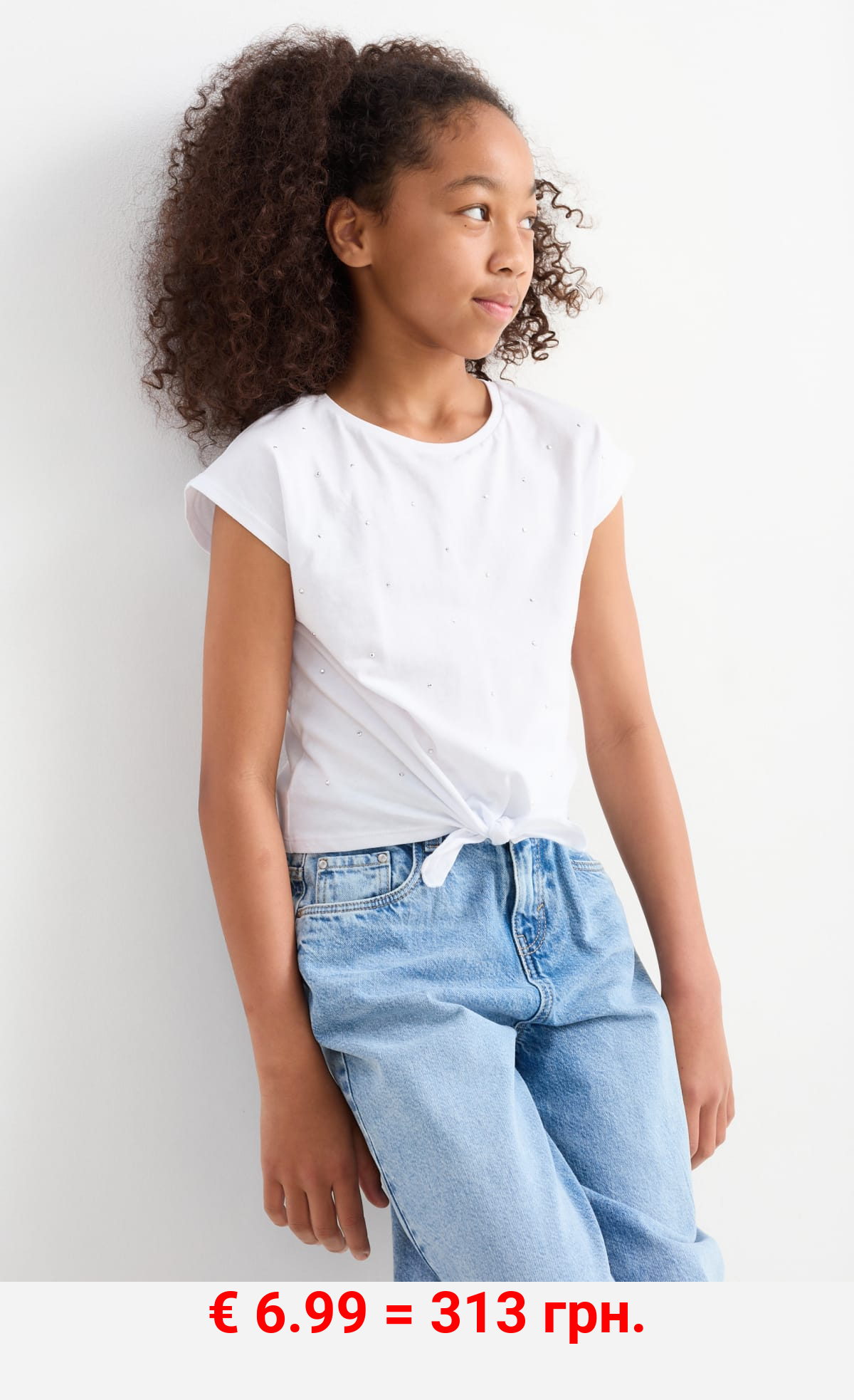 Kurzarmshirt mit Knotendetail und Strasssteinen