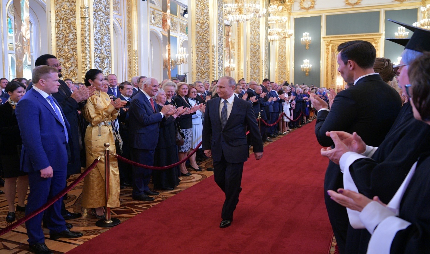 Перед вновь избранным президентом. Инаугурация Владимира Путина 2018. Путин Кремль инаугурация. Церемония инаугурации президента РФ. Владимир Путин инаугурация в 2018.