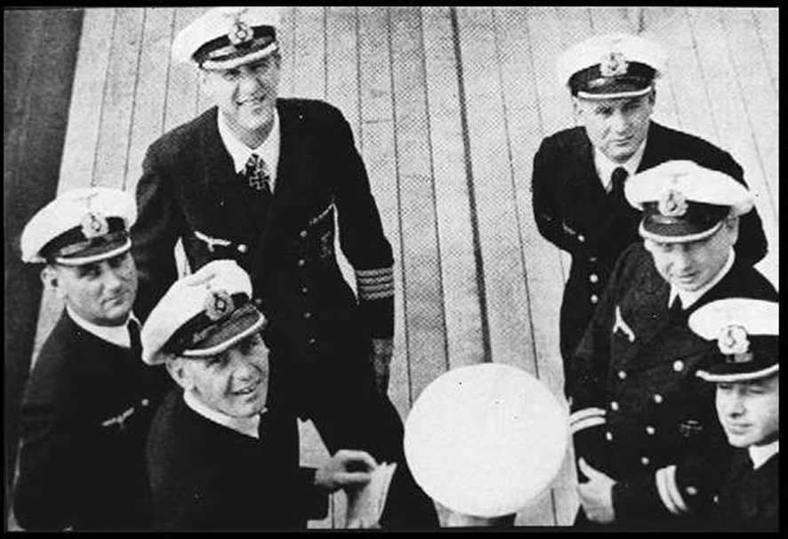 El Capitán y sus oficiales