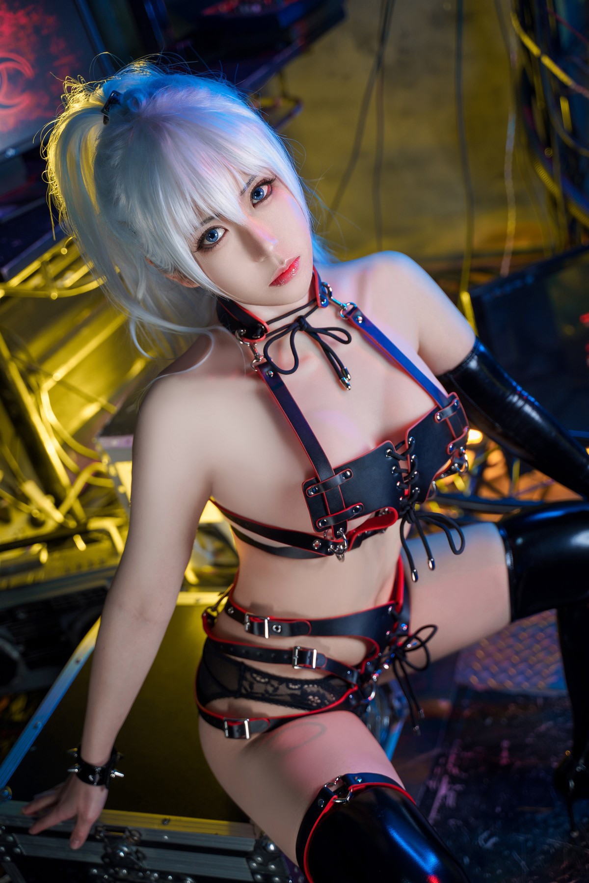 Cosplay 虎森森 Leather Queen 16