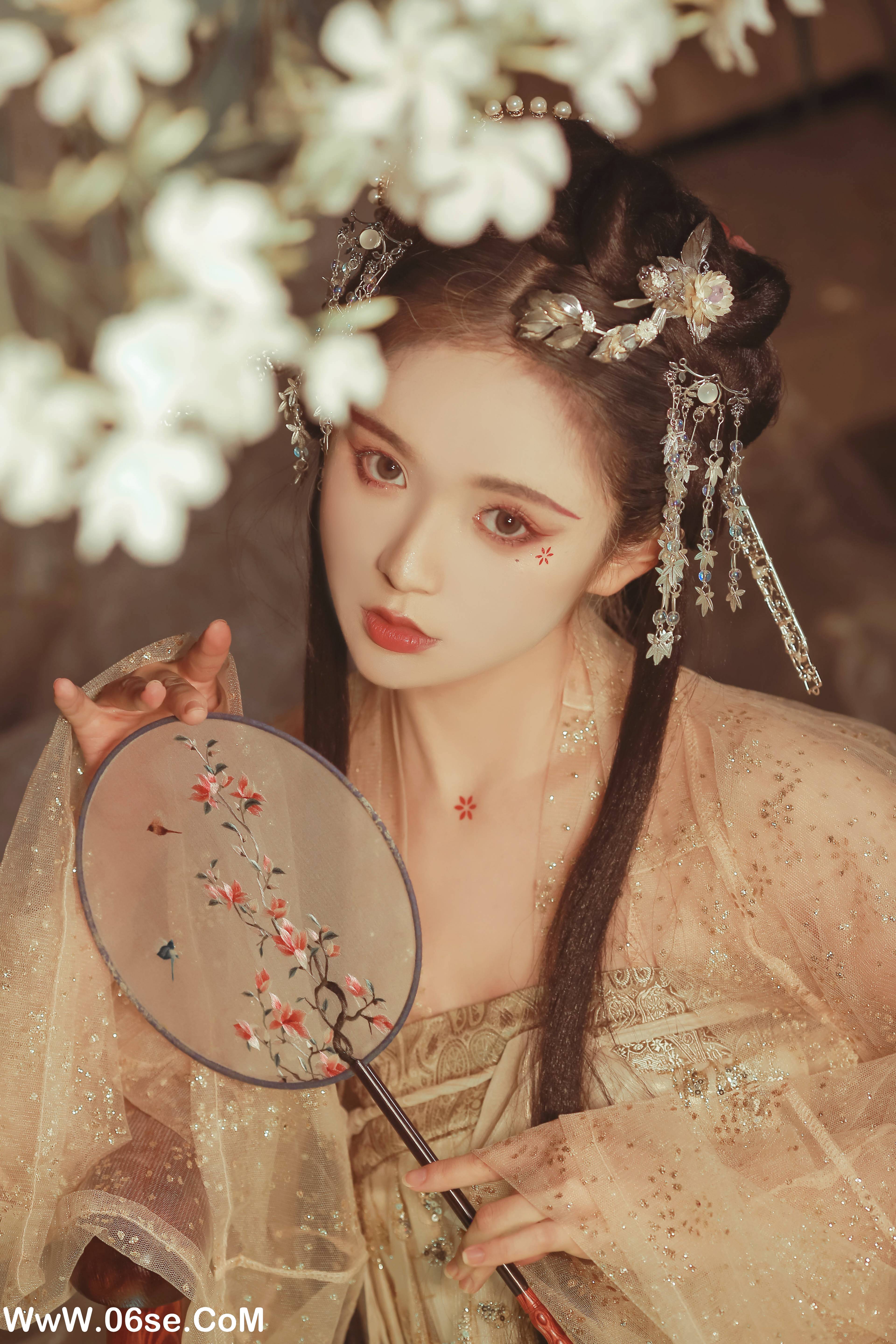 图片[4]-[YITUYU艺图语]2022.11.30 满身花影倩人扶 奶文文[22+1P／109MB]-六色网