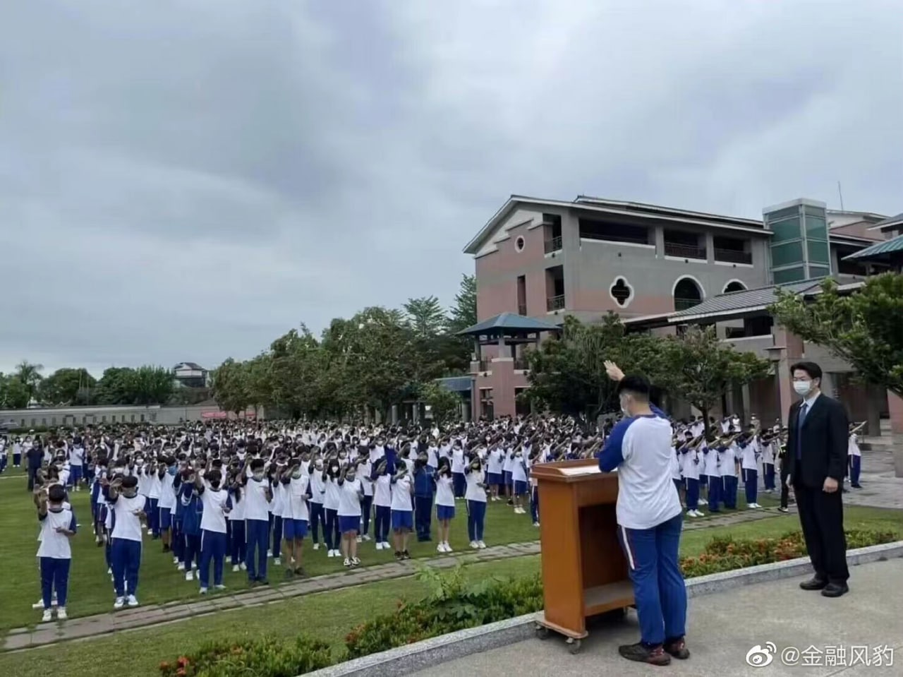 https://telegra.ph/file/03f1d27700e8fbc5a4011.jpg