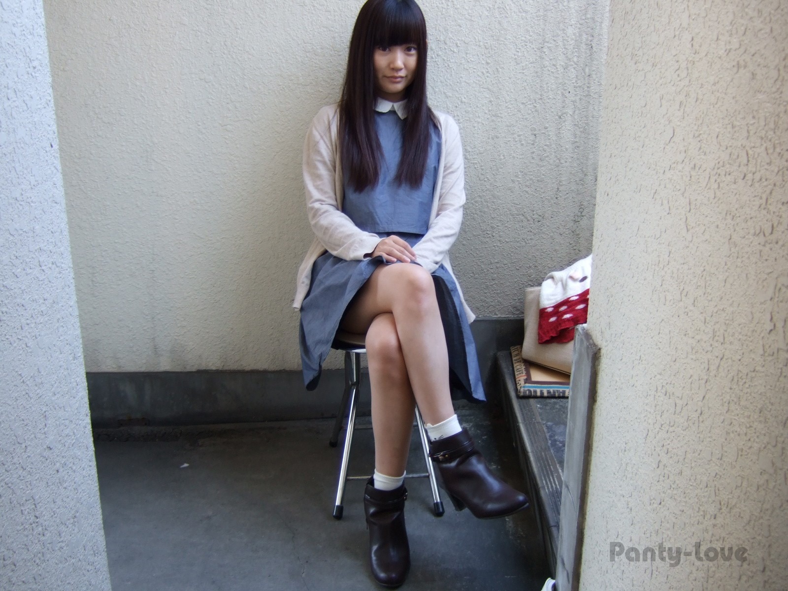 青涩小妹楼梯间内衣展示 82