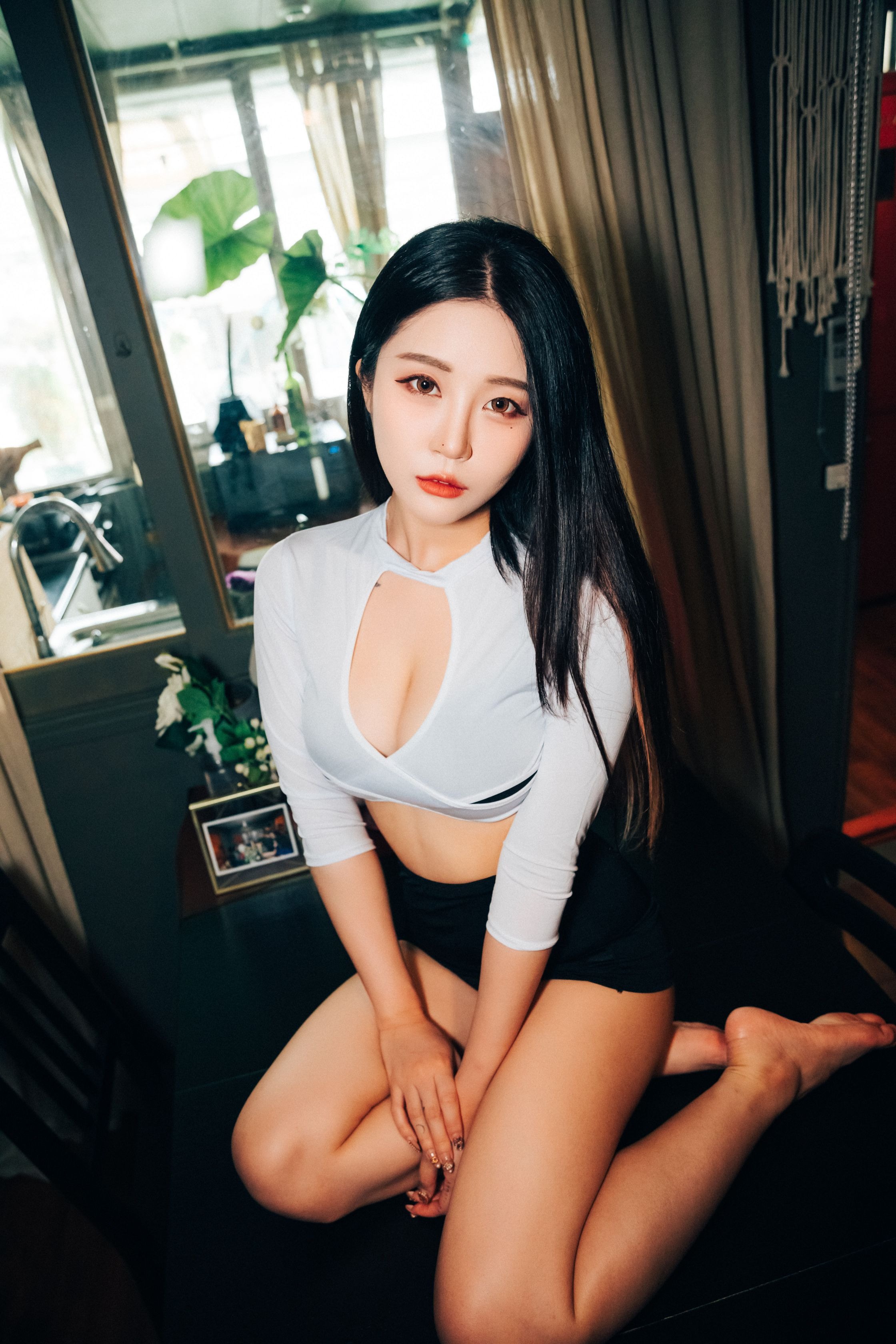 Bomi (보미) - [LOOZY] Roomate [52P-955MB] 2