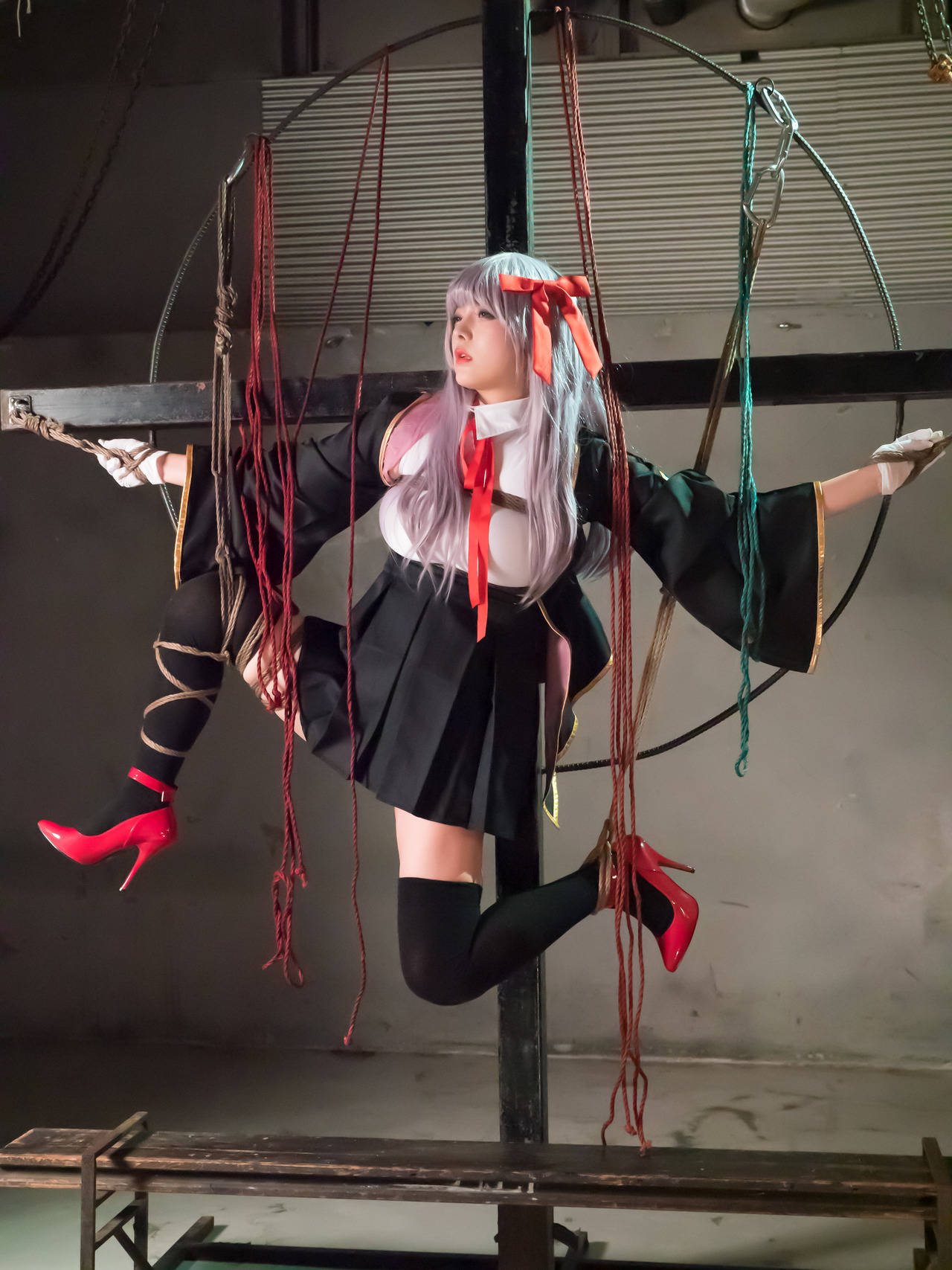あなたが好きなのは？ダークな世界観で緊縛されている少女 44