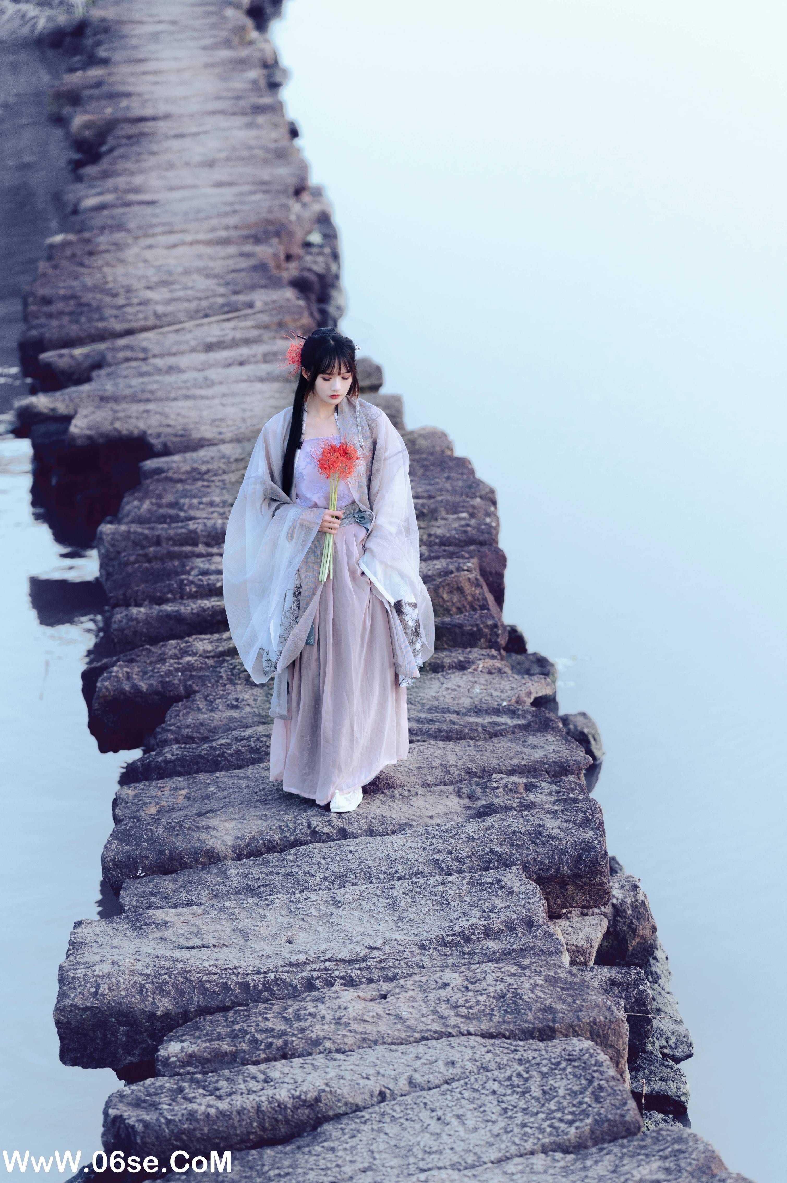 图片[21]-[YITUYU艺图语]2022.07.15 暮空照水 兔子Zzz不吃胡萝卜[31+1P／341MB]-六色网