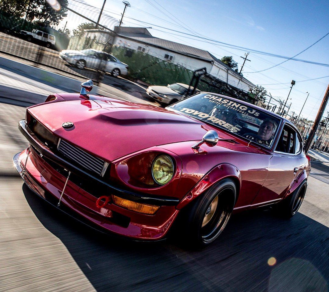 Datsun 240z Р¶С‘Р»С‚С‹Р№