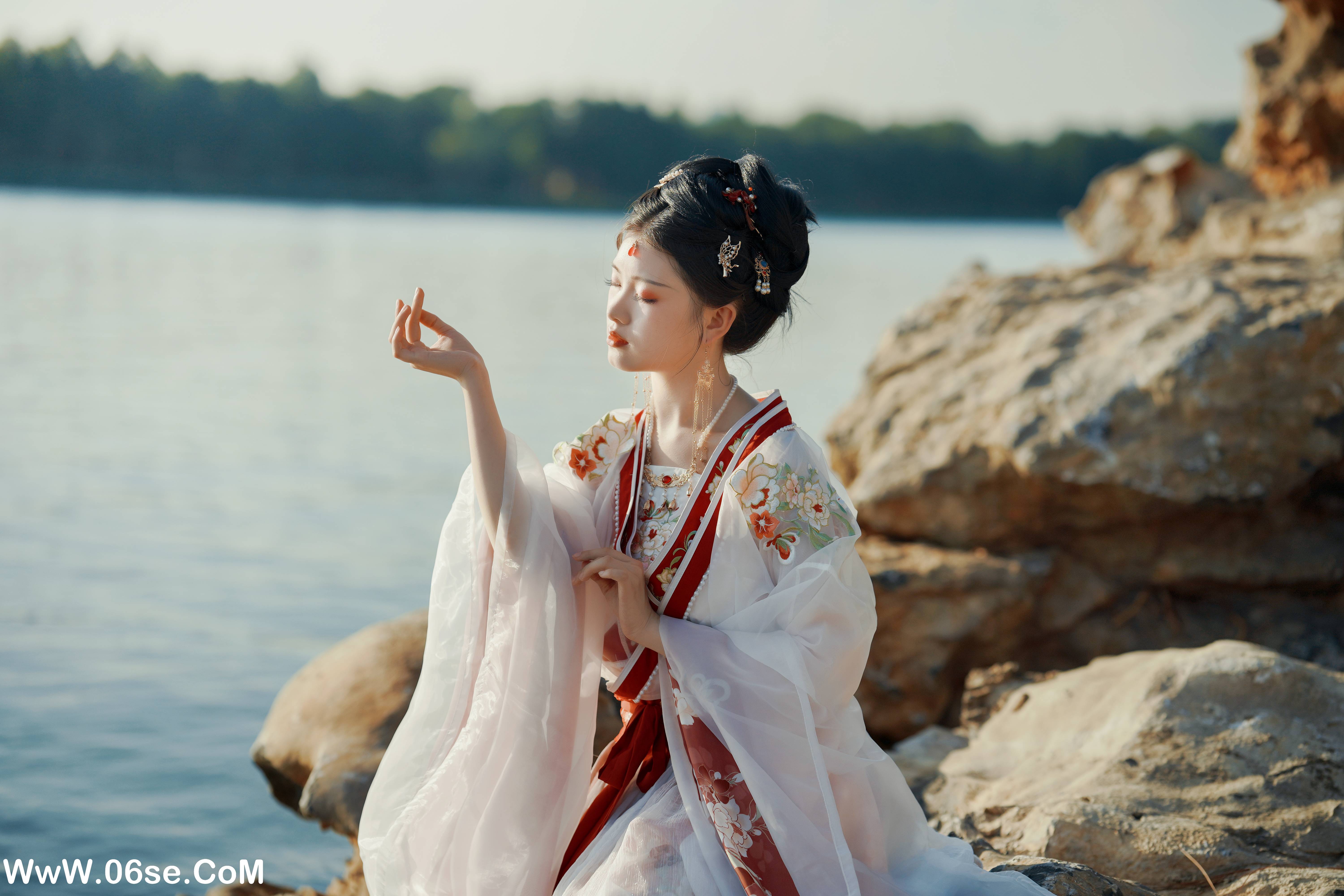 图片[17]-[YITUYU艺图语]2022.08.14 总有人间一两风 悦璃[23+1P／334MB]-六色网