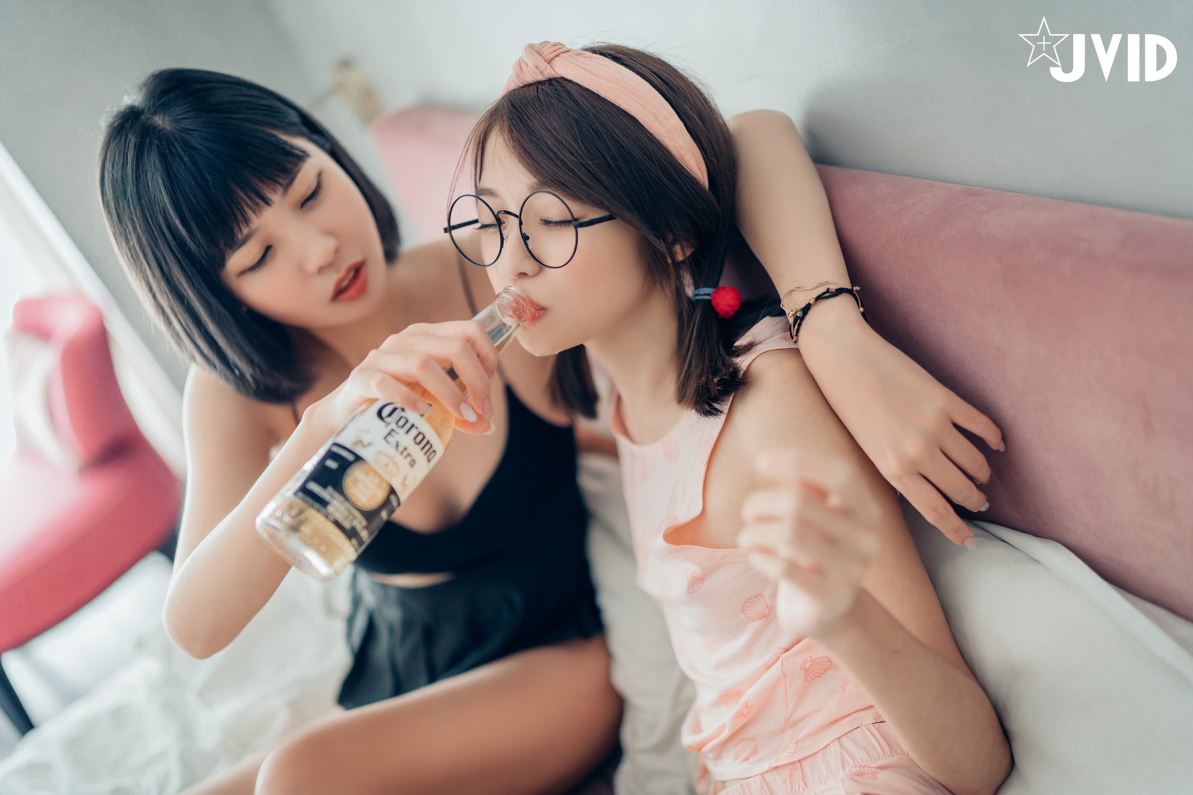 JVID-果宝宝妍妍比赛限定尺度写真🔞姐妹的体液 117