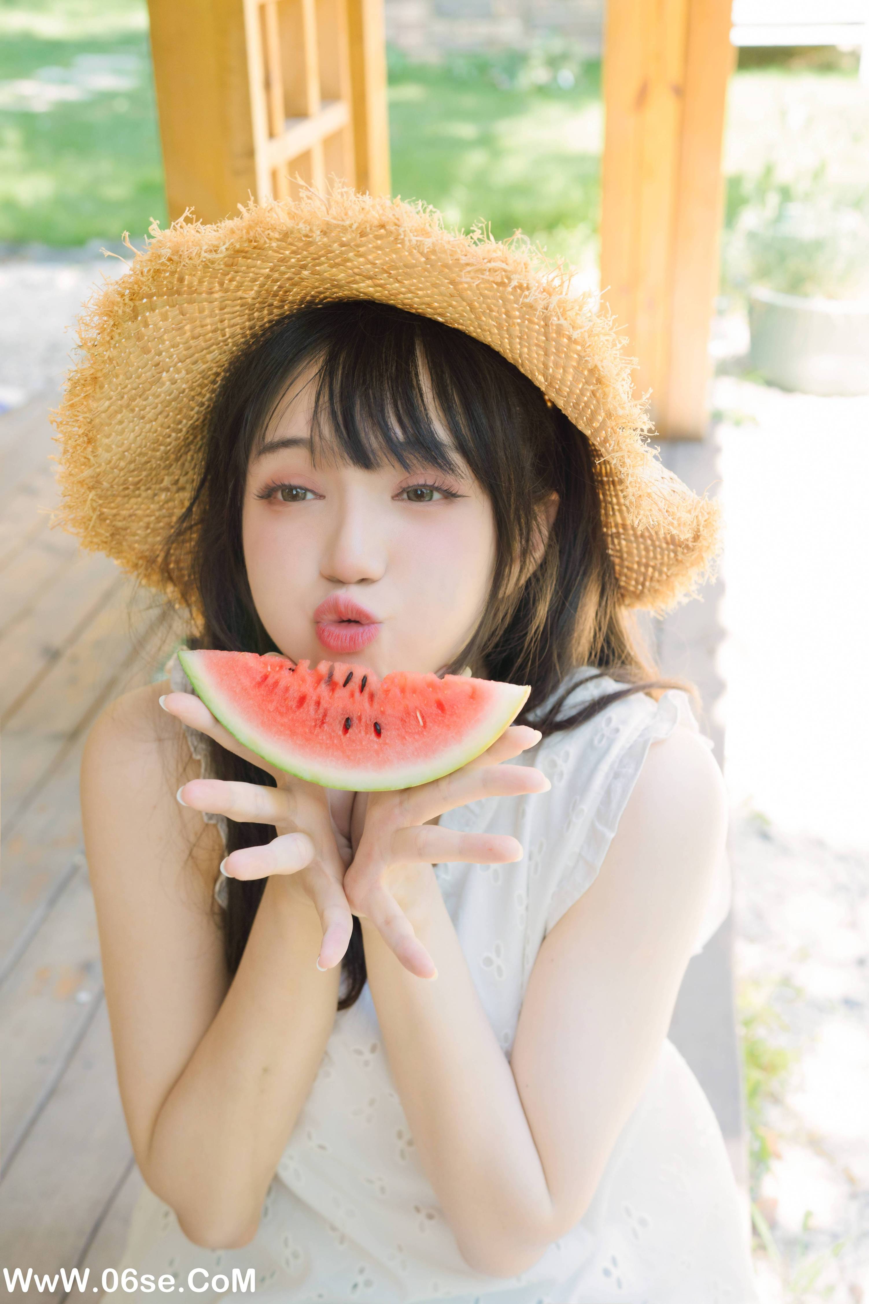 图片[36]-[YITUYU艺图语]2022.09.05 夏日少女与西瓜 贰加六[38+1P／147MB]-六色网