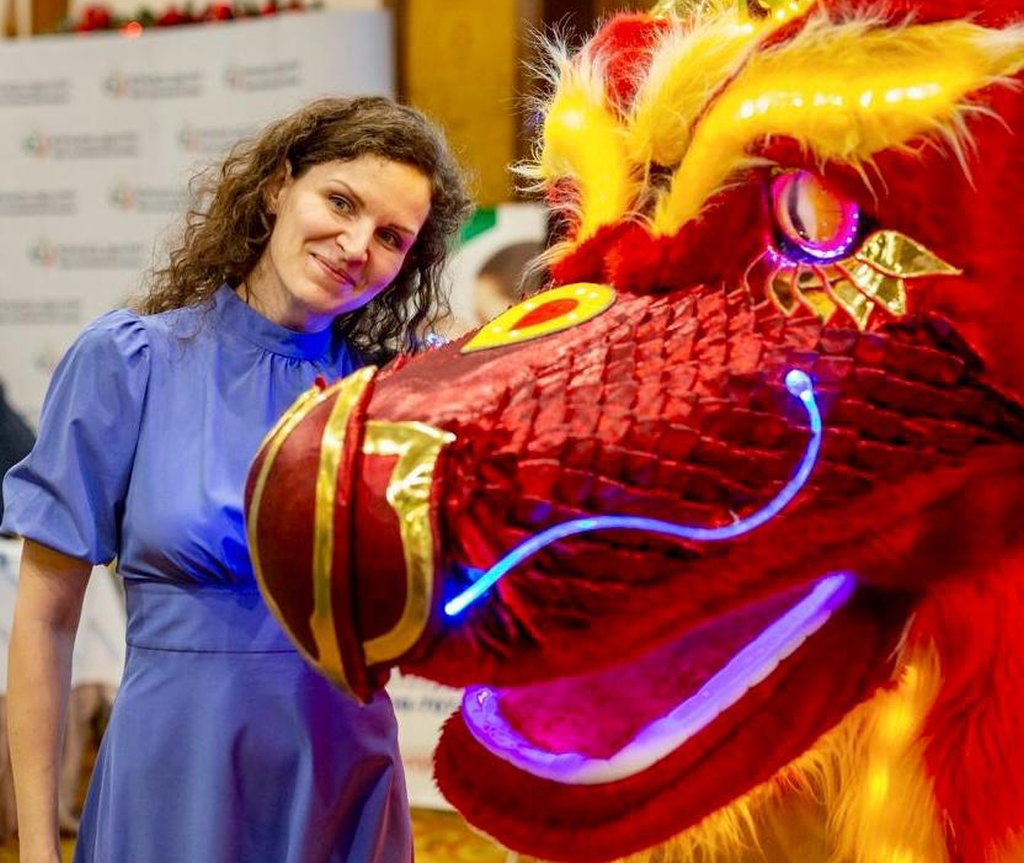 фото: Величественное шоу дракона. Как беременные москвички отметили китайский Новый Год