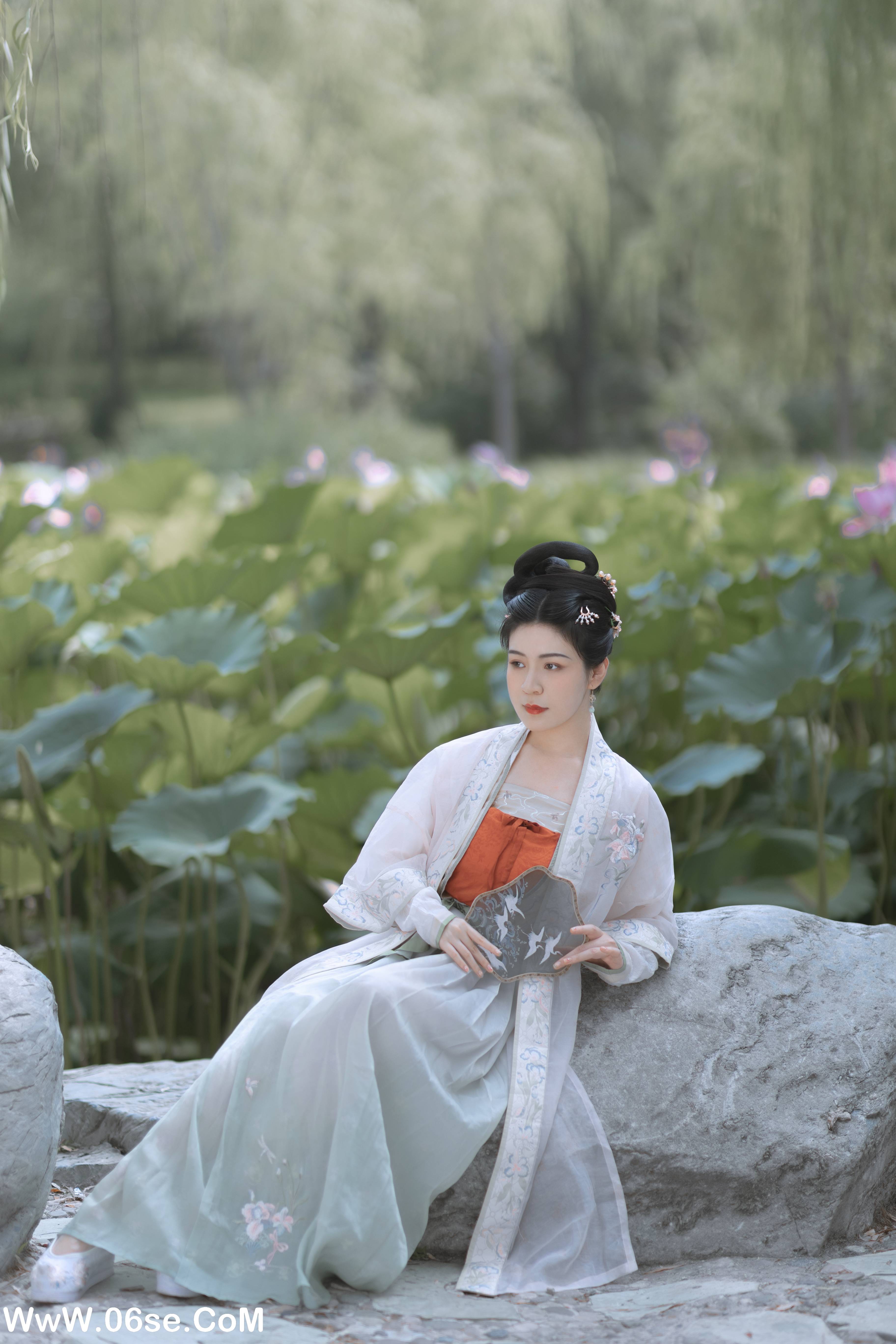图片[14]-[YITUYU艺图语]2022.11.21 陶然荷韵 周曦彤[25+1P／195MB]-六色网