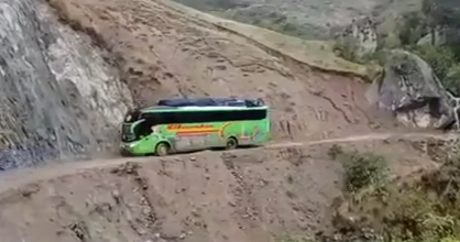 Conductor de bus salvando el momento
