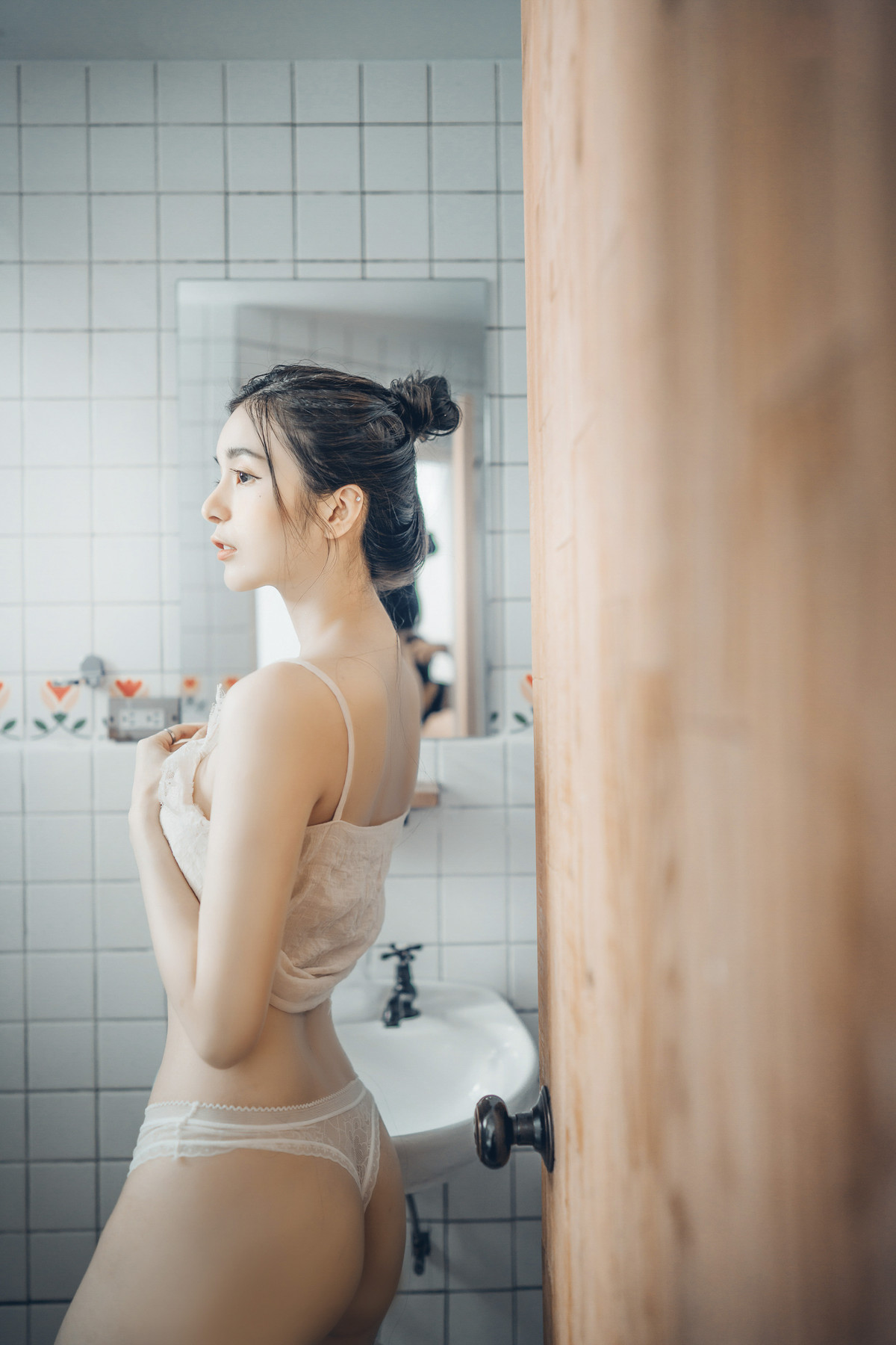 終於約到女神泡湯，浴巾一直掉，最後不穿了直接拍 S級美女-辰辰 Vol.02 2