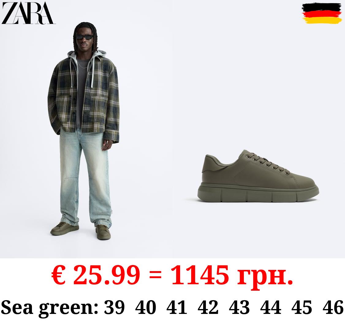 CHUNKY SOLE SNEAKERS