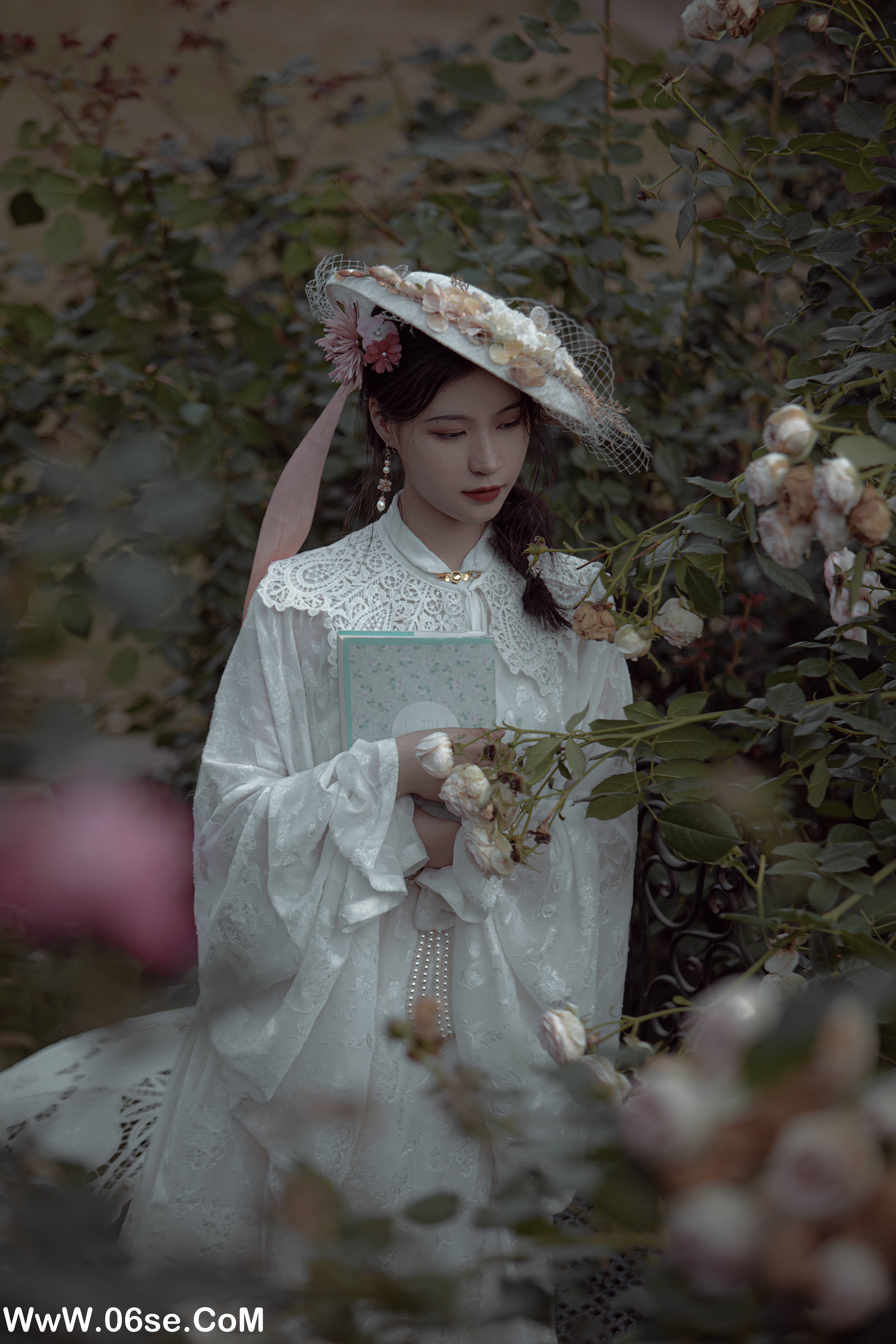 图片[13]-[YITUYU艺图语]2022.09.29 玫瑰 努力搬砖的双翮[27+1P／423MB]-六色网