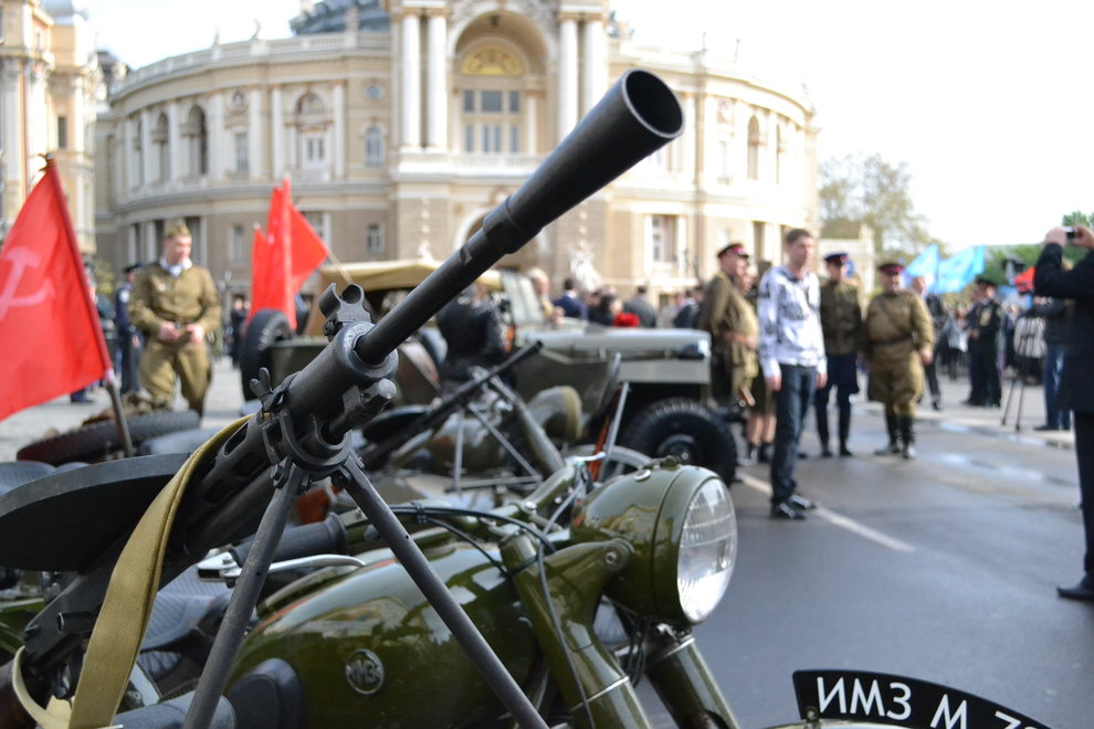 Одесса за победу. День Победы мотоцикл. 9 Мая военные мотоциклы. С днем Победы мото. День Победы чоппер.