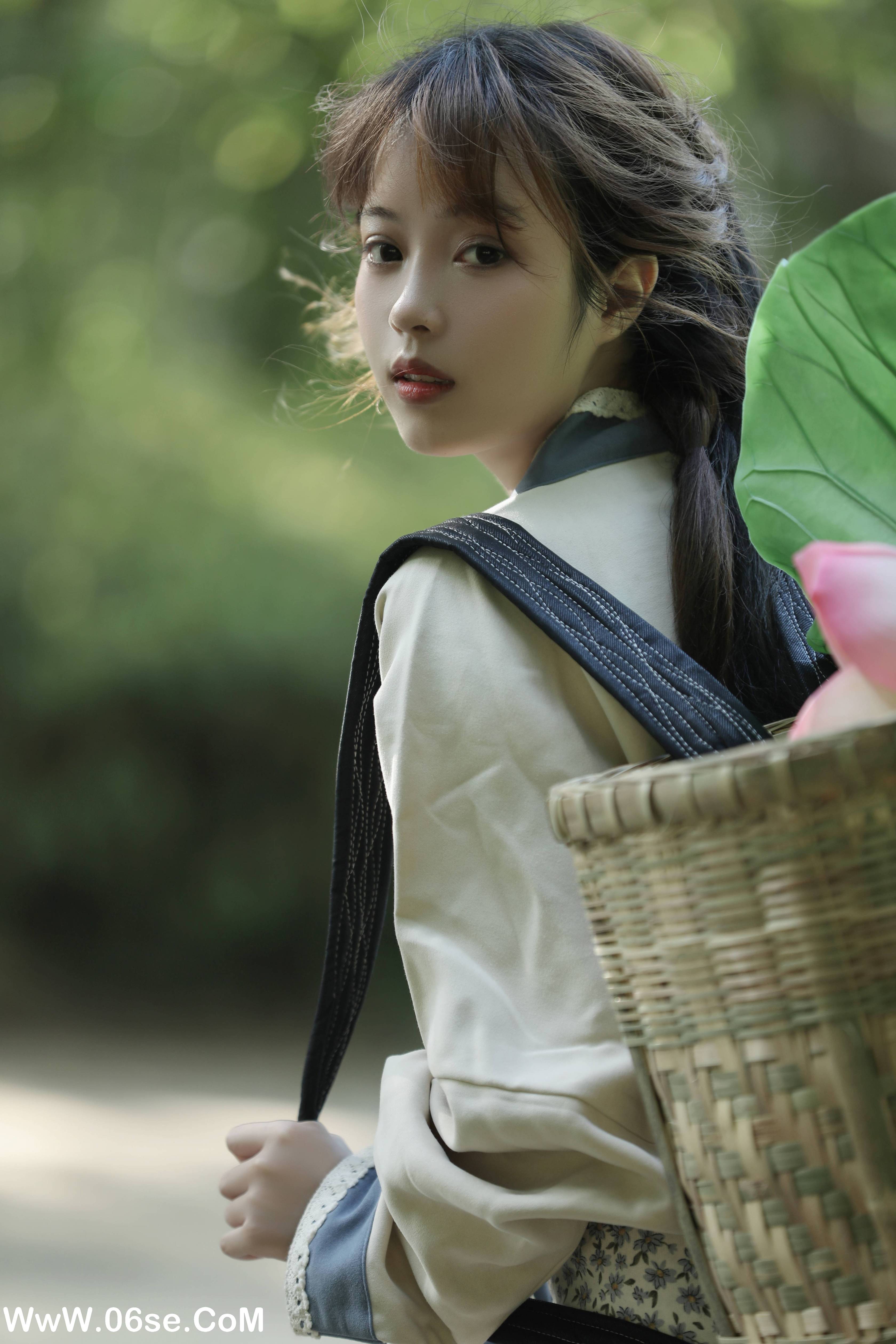 图片[32]-[YITUYU艺图语]2022.09.26 采荷 小薇人儿[37+1P／491MB]-六色网
