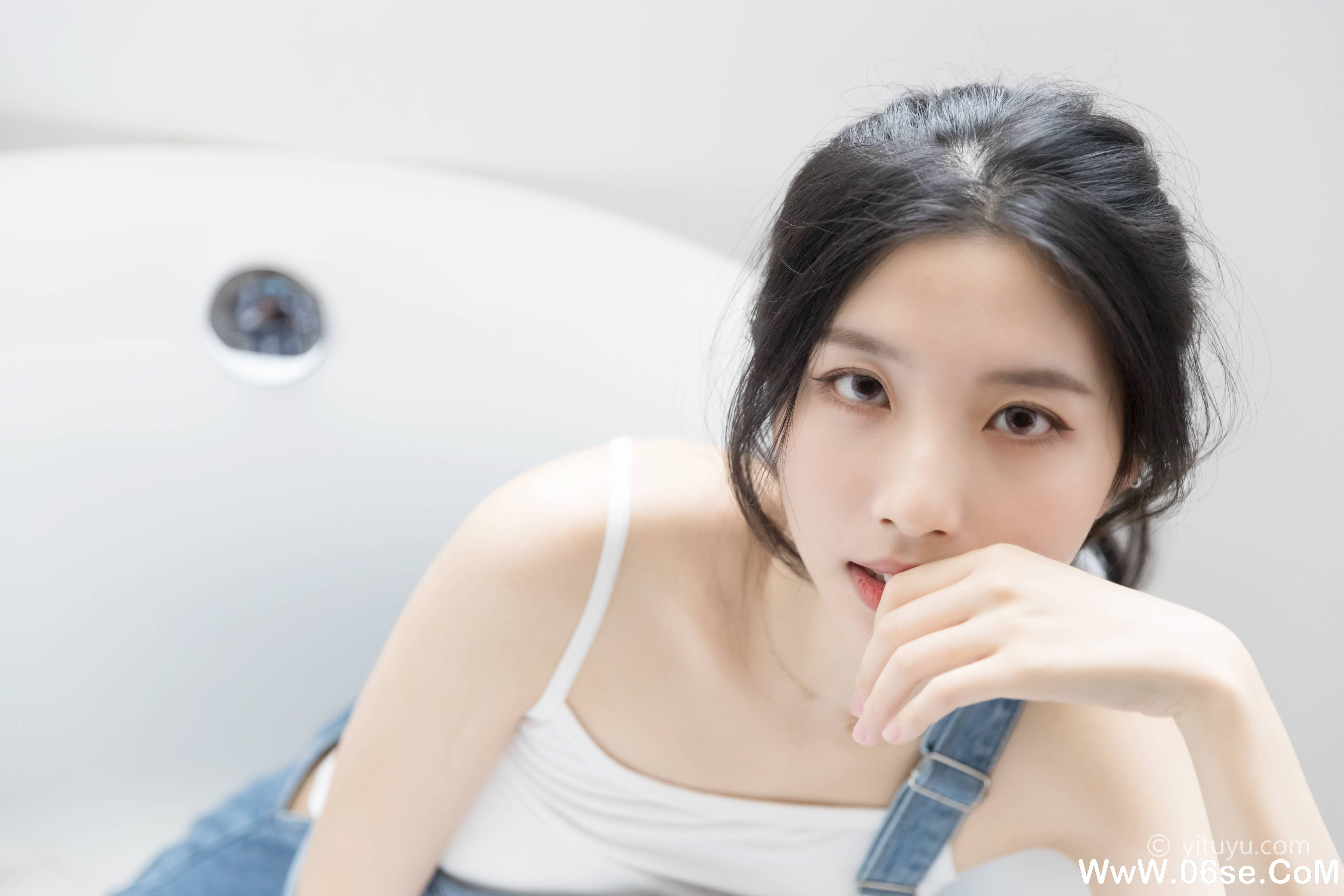 图片[23]-[YITUYU艺图语]2021.04.21 蓝色牛仔裤 小铟[24+1P／293MB]-六色网