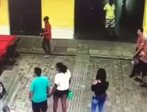 Jugando al fútbol con una rata