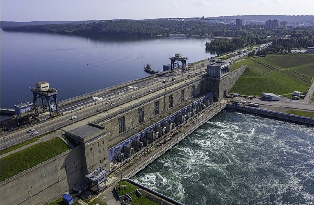 Плотина иркутской гэс. Плотина ГЭС Иркутск. Иркутск ГЭС Ангара. Ангара Иркутск плотина. Иркутская ГЭС И Байкал.