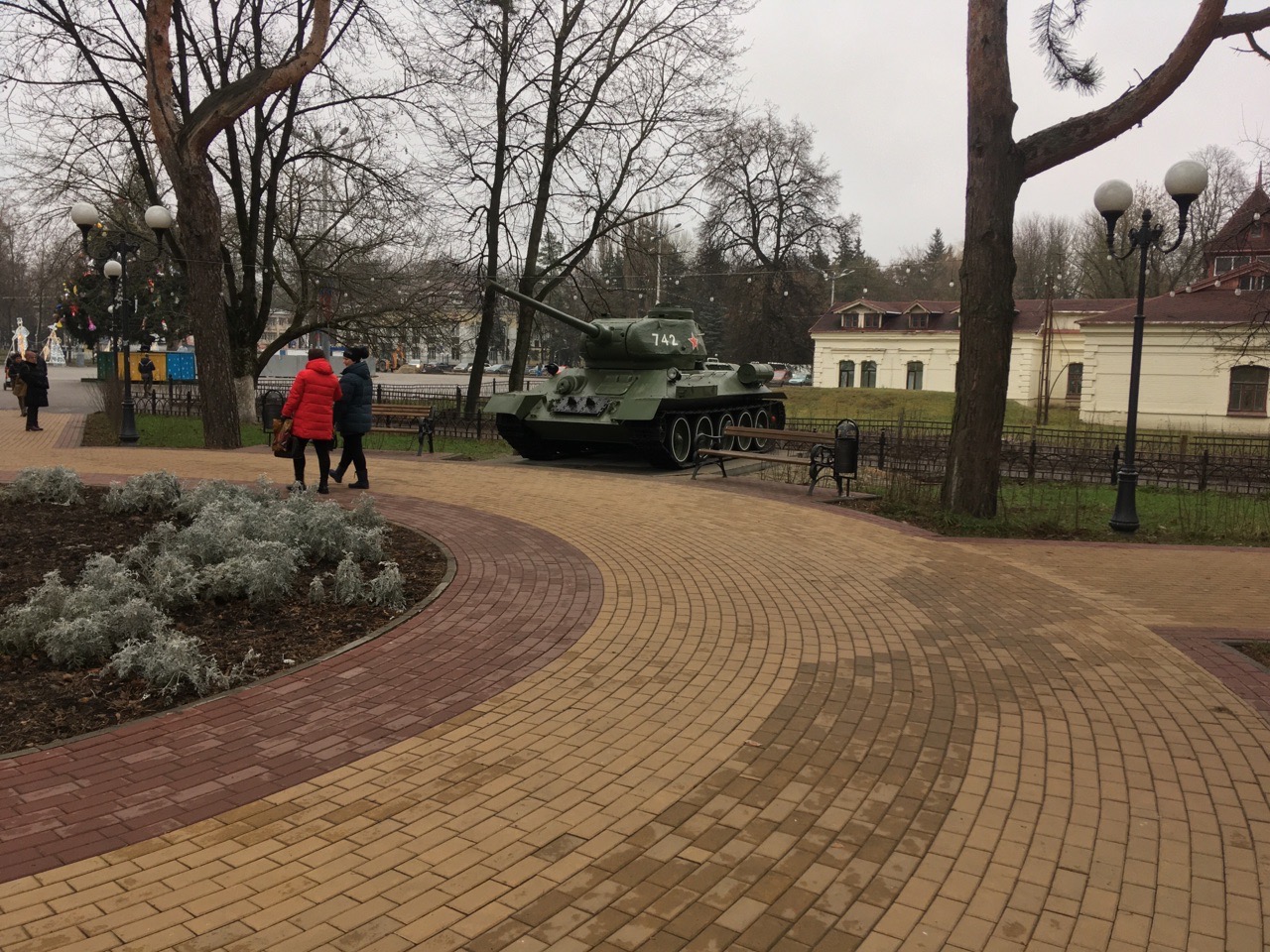 Брянск танк т-34 в сквере Морозова