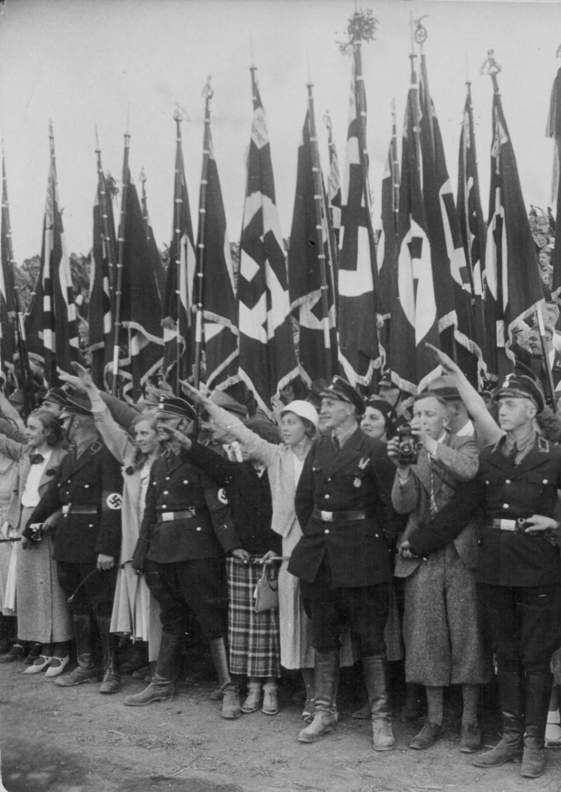 Парад нацистов в Бюккебурге 1934. Митинг НСДАП. Митинг в нацистской Германии.
