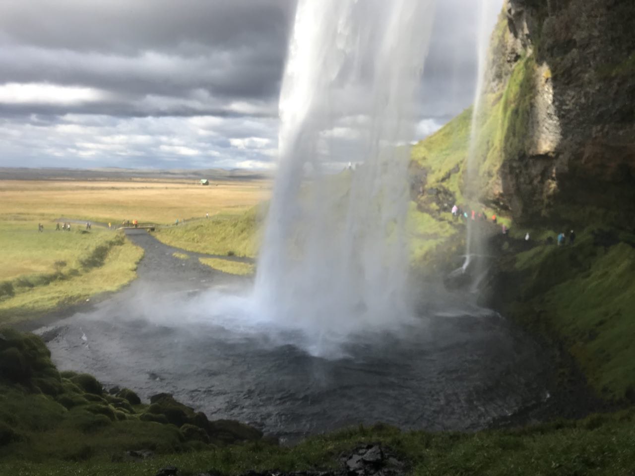 Водопад текущий вверх где