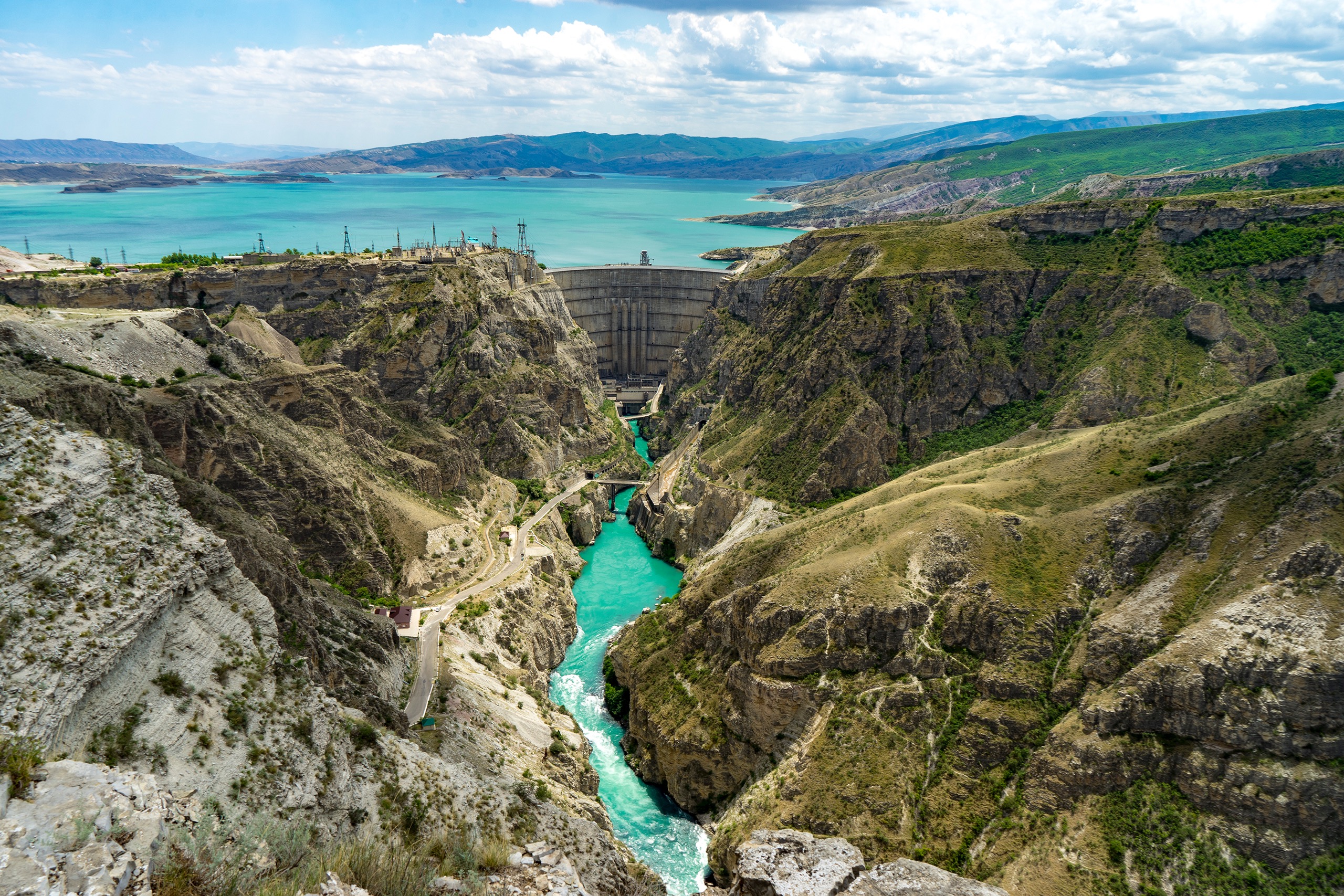Махачкала экскурсия сулакский. Сулакский каньон Дагестан 2022. Чиркейская ГЭС Сулакский каньон. Сулакский каньон Махачкала ГЭС. Сулакский каньон море.