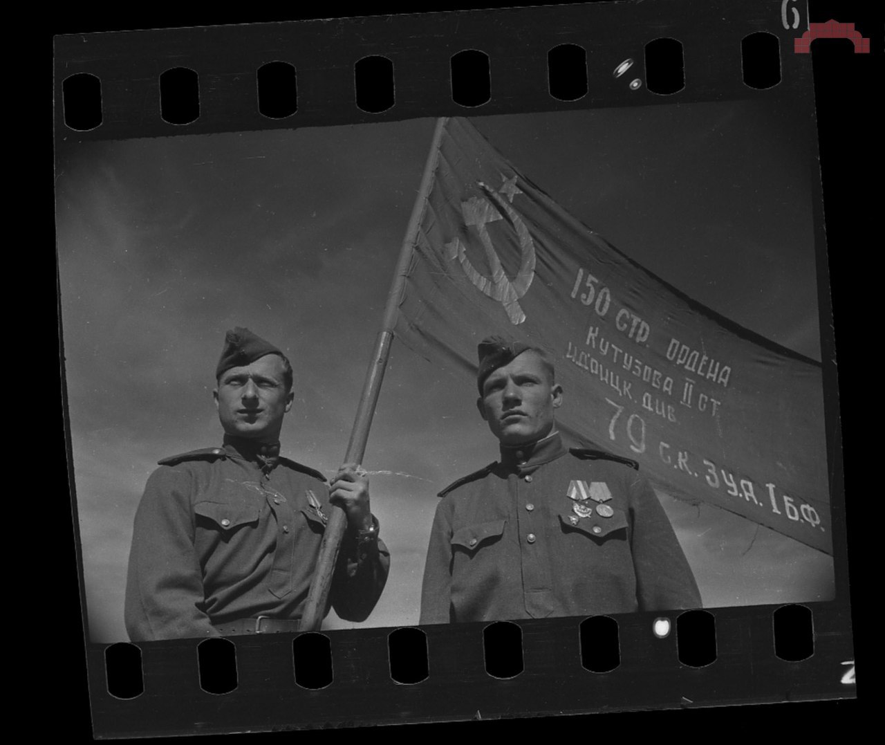 Фото егорова и кантария с флагом на рейхстаге