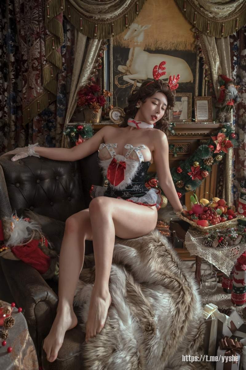 云溪溪 - 奶桃 圣诞女郎[45P+6V] 1
