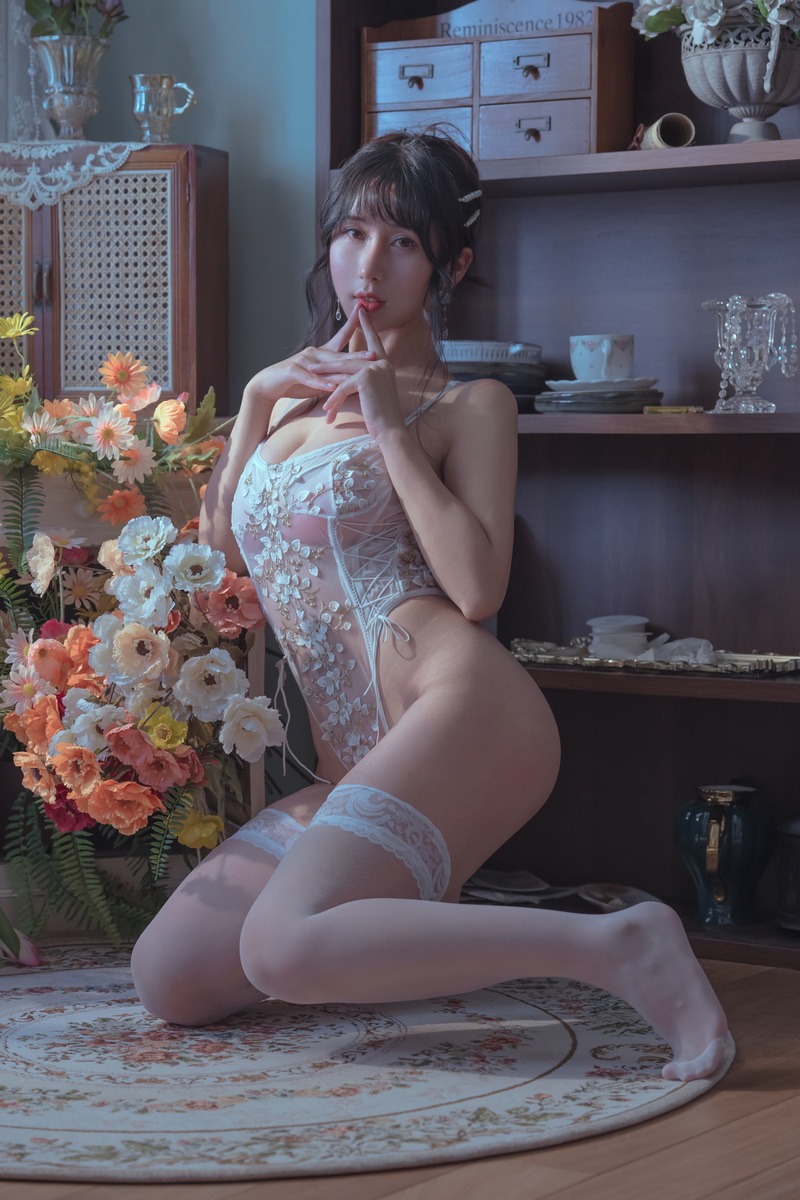 [Cos]云溪溪 - 人妻 [40P] 28