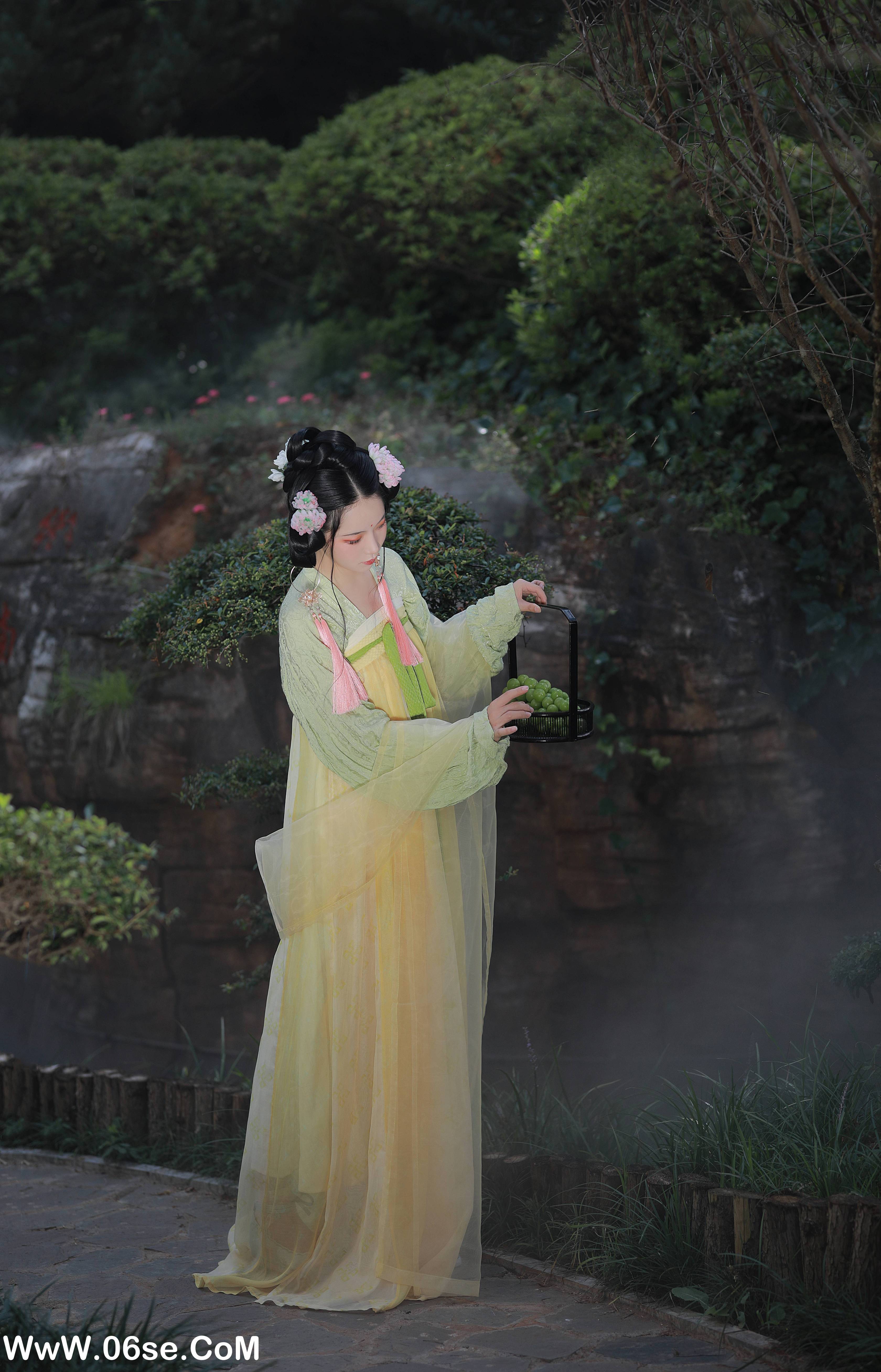 图片[10]-[YITUYU艺图语]2022.09.08 若无闲事挂心头 落花人独立[32+1P／673MB]-六色网
