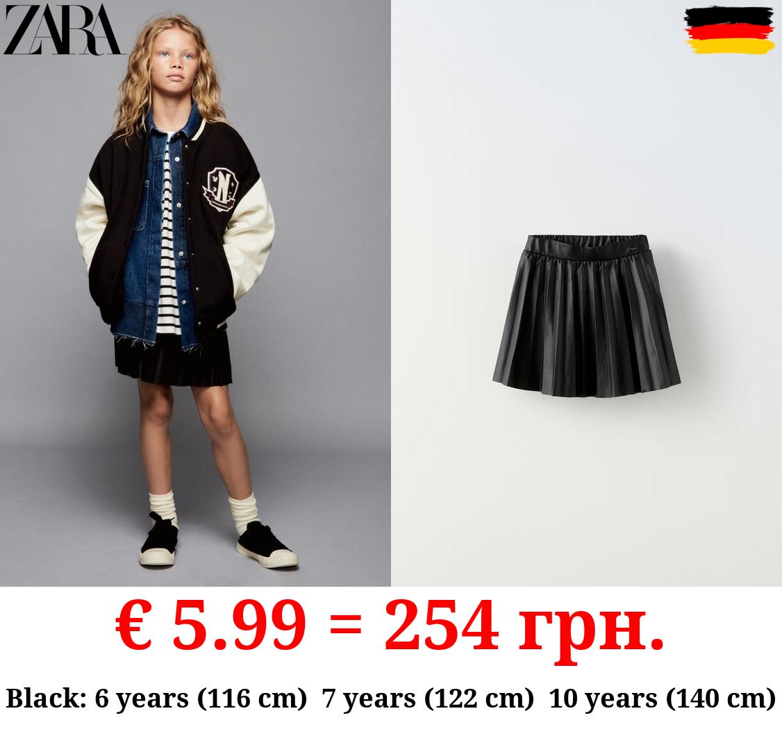 RUBBERISED BOX PLEAT SKIRT