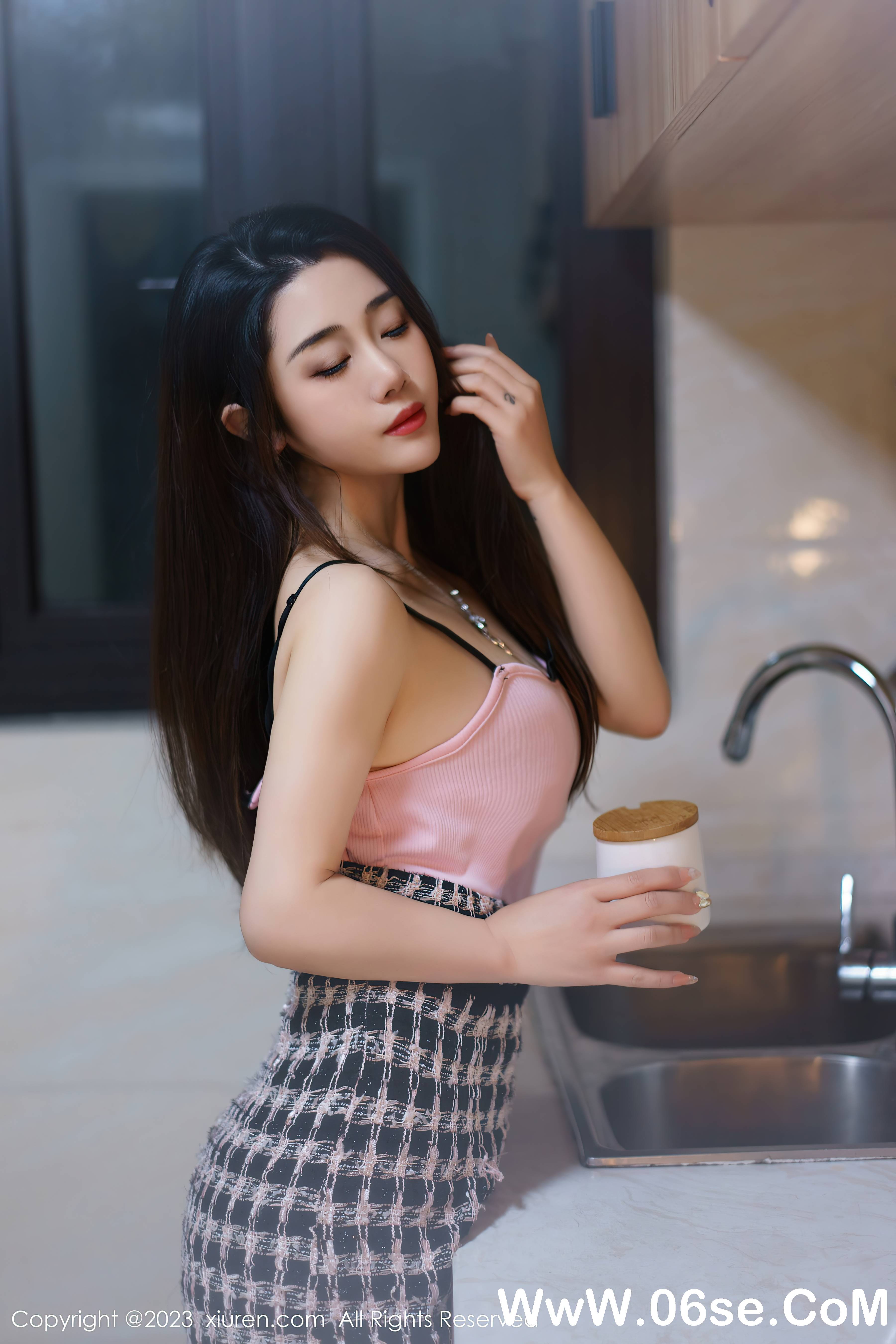 图片[4]-[XiuRen秀人网] 2023.05.25 NO.6799 严利娅Yuliya-六色网