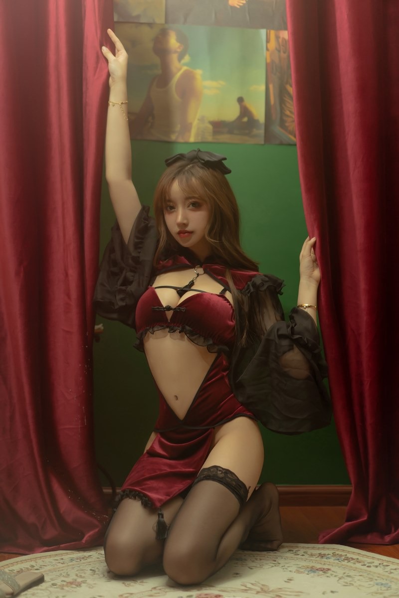 [Cos]过期米线线喵 - 红丝绒旗袍[53P] 24