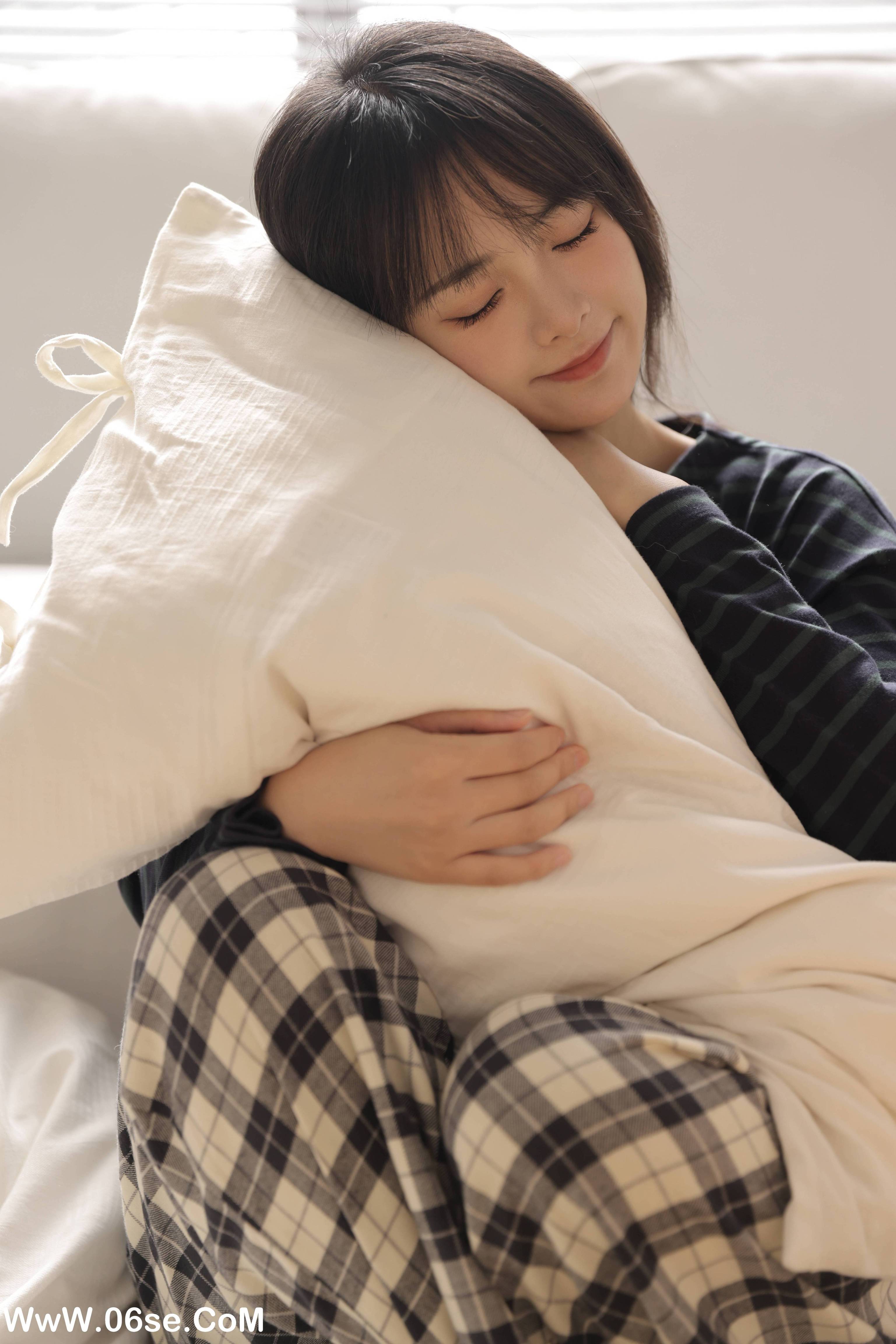 图片[23]-[YITUYU艺图语]2022.12.19 白色 莉莉崽w[30+1P／336MB]-六色网