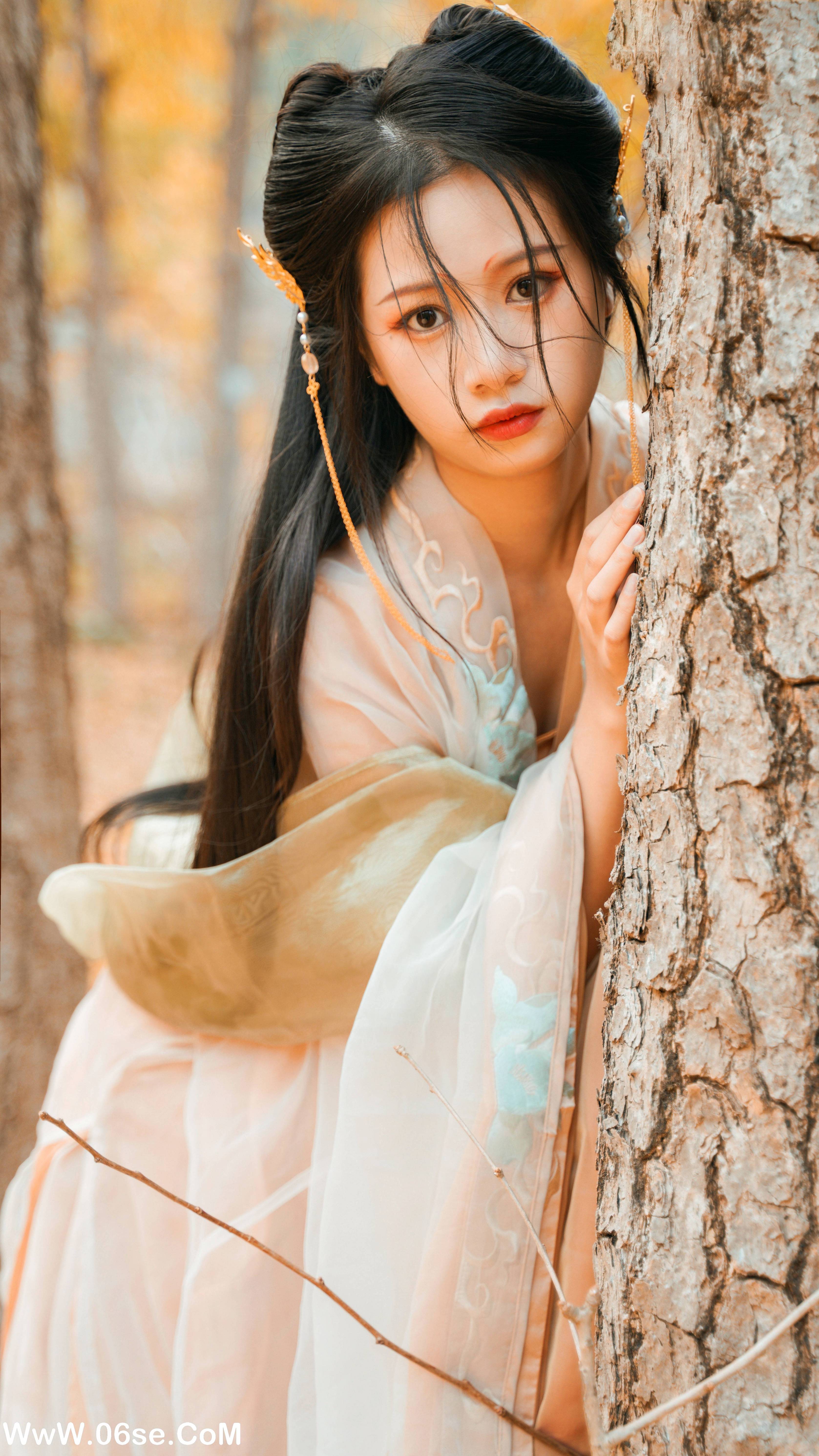 图片[37]-[YITUYU艺图语]2022.12.12 银杏树下 旺旺小小舒[38+1P／467MB]-六色网